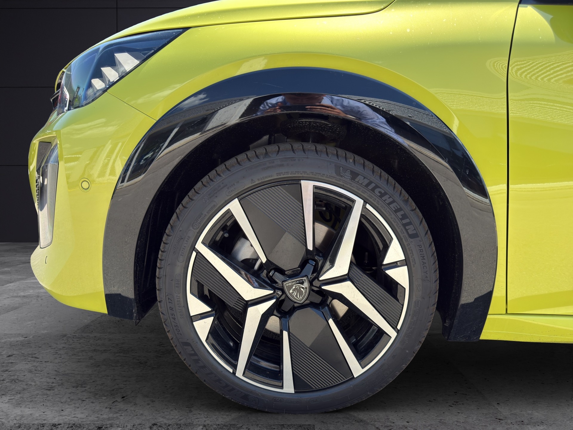 PEUGEOT 208 1.2 MHEV GT Exclusive-image-4