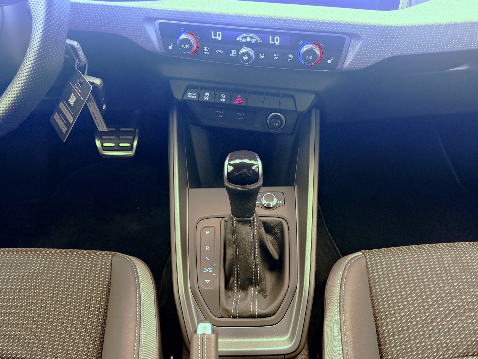 AUDI A1 Sportback 40 TFSI S Line S-tronic-image-11
