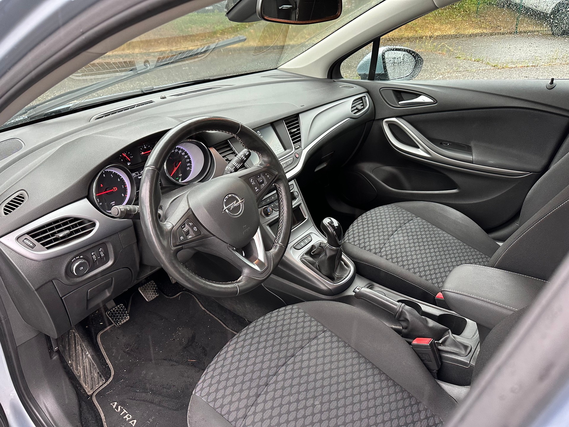OPEL Astra 1.2i Turbo GS-Line-image-6