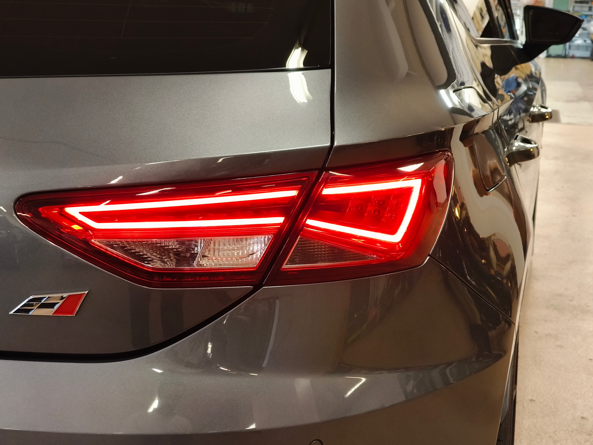 SEAT Leon 2.0 TSI Cupra 280 DSG-image-15