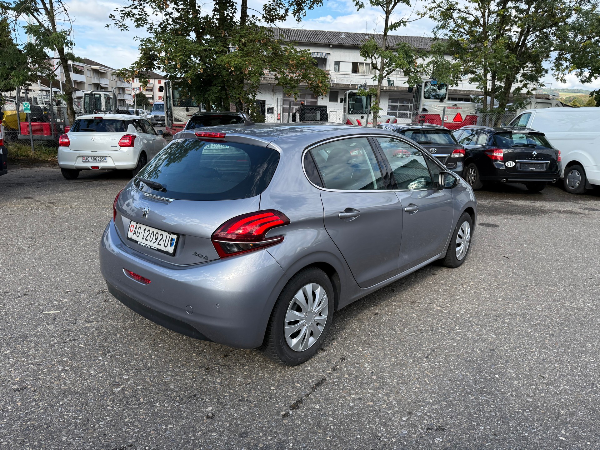 PEUGEOT 208 1.2 PureTech Allure EAT6-image-4