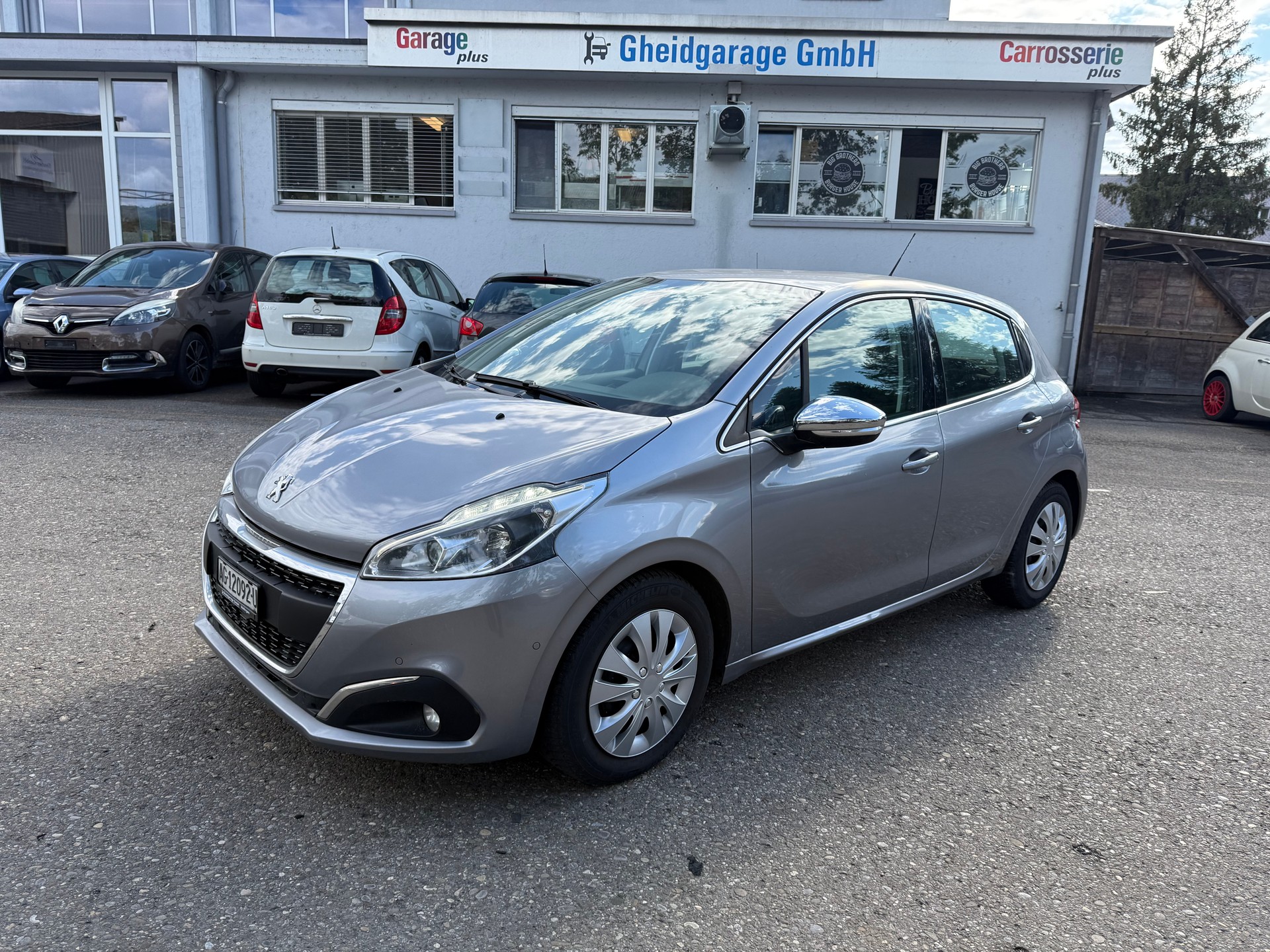 PEUGEOT 208 1.2 PureTech Allure EAT6-image-0