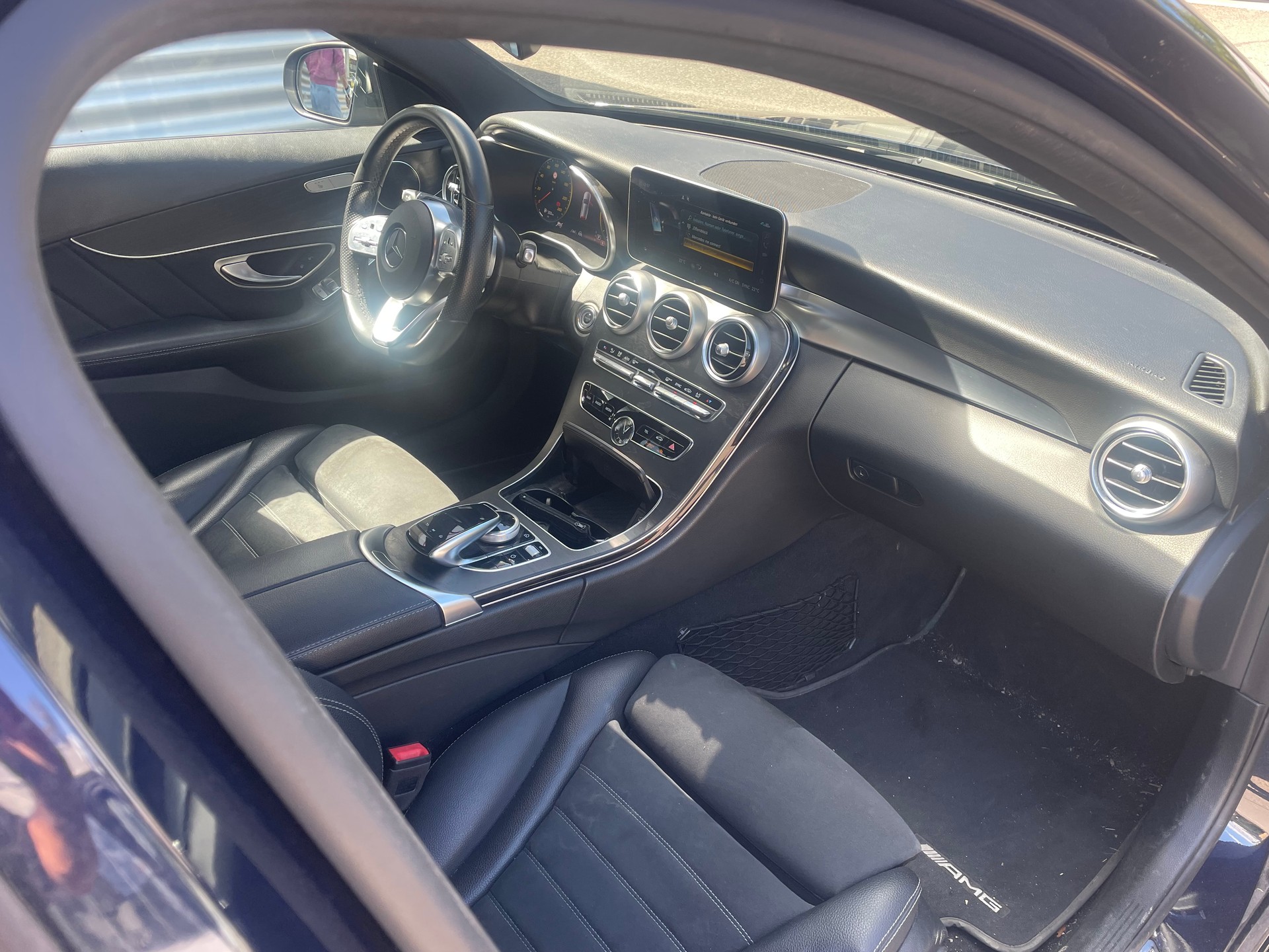 MERCEDES-BENZ C 220 d Swiss Star AMG Line 4M 9G-Tronic-image-11