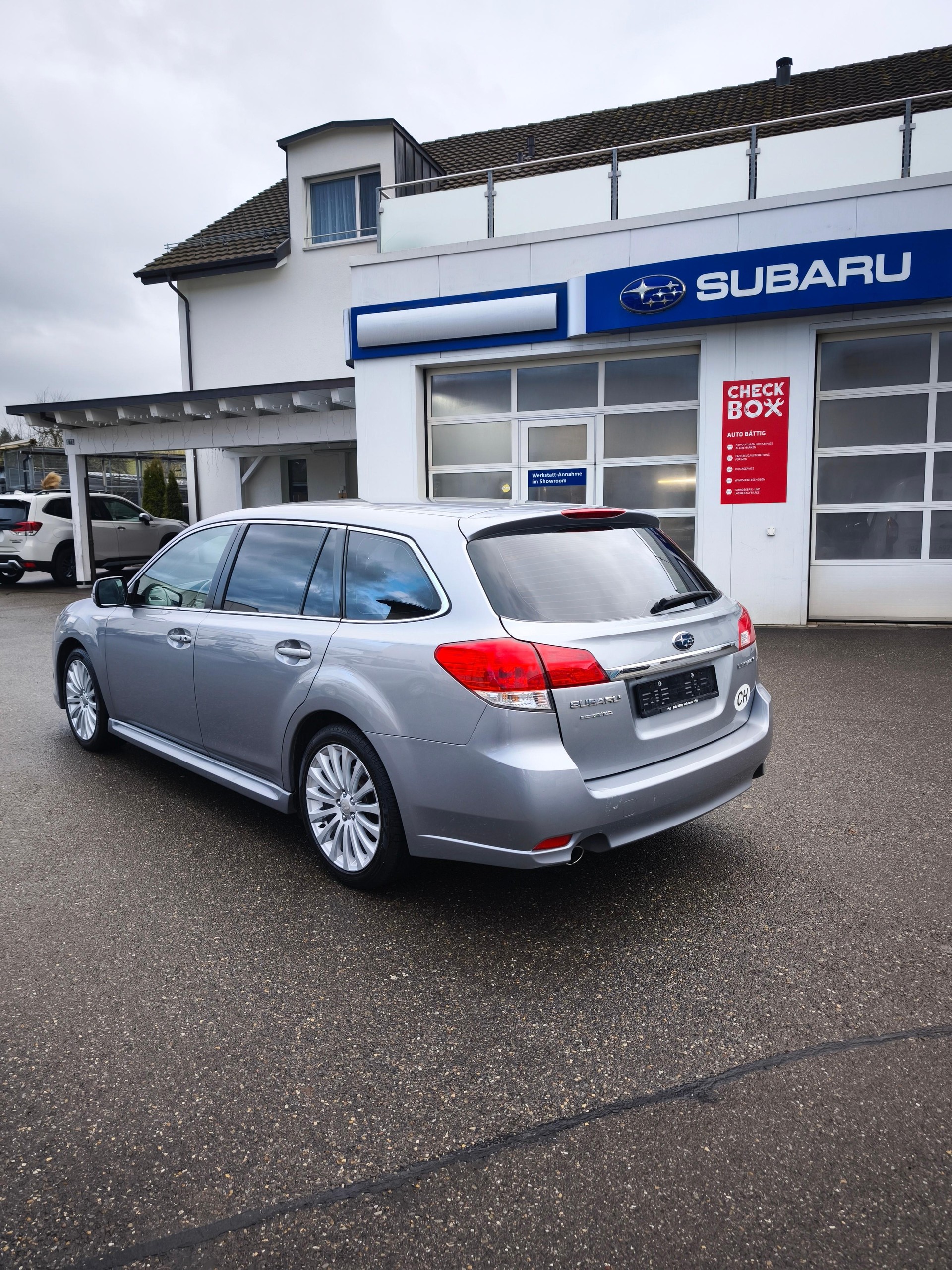 SUBARU Legacy Station 2.5 GT Executive S-image-3