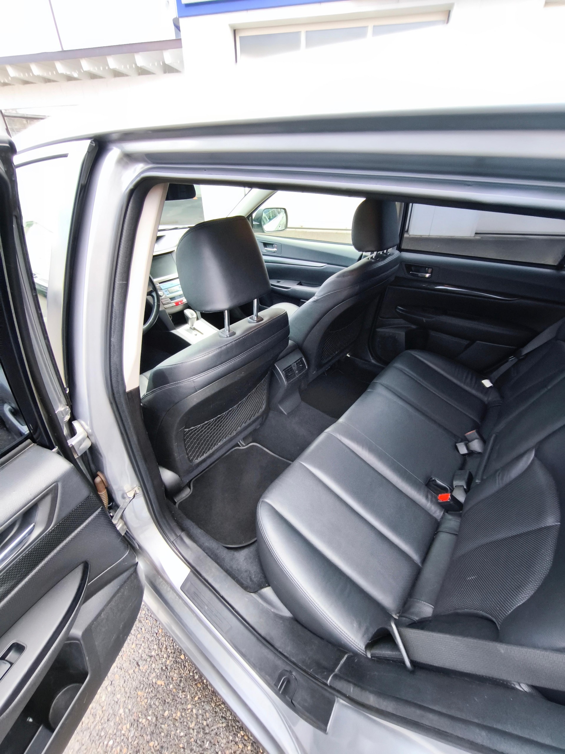 SUBARU Legacy Station 2.5 GT Executive S-image-14