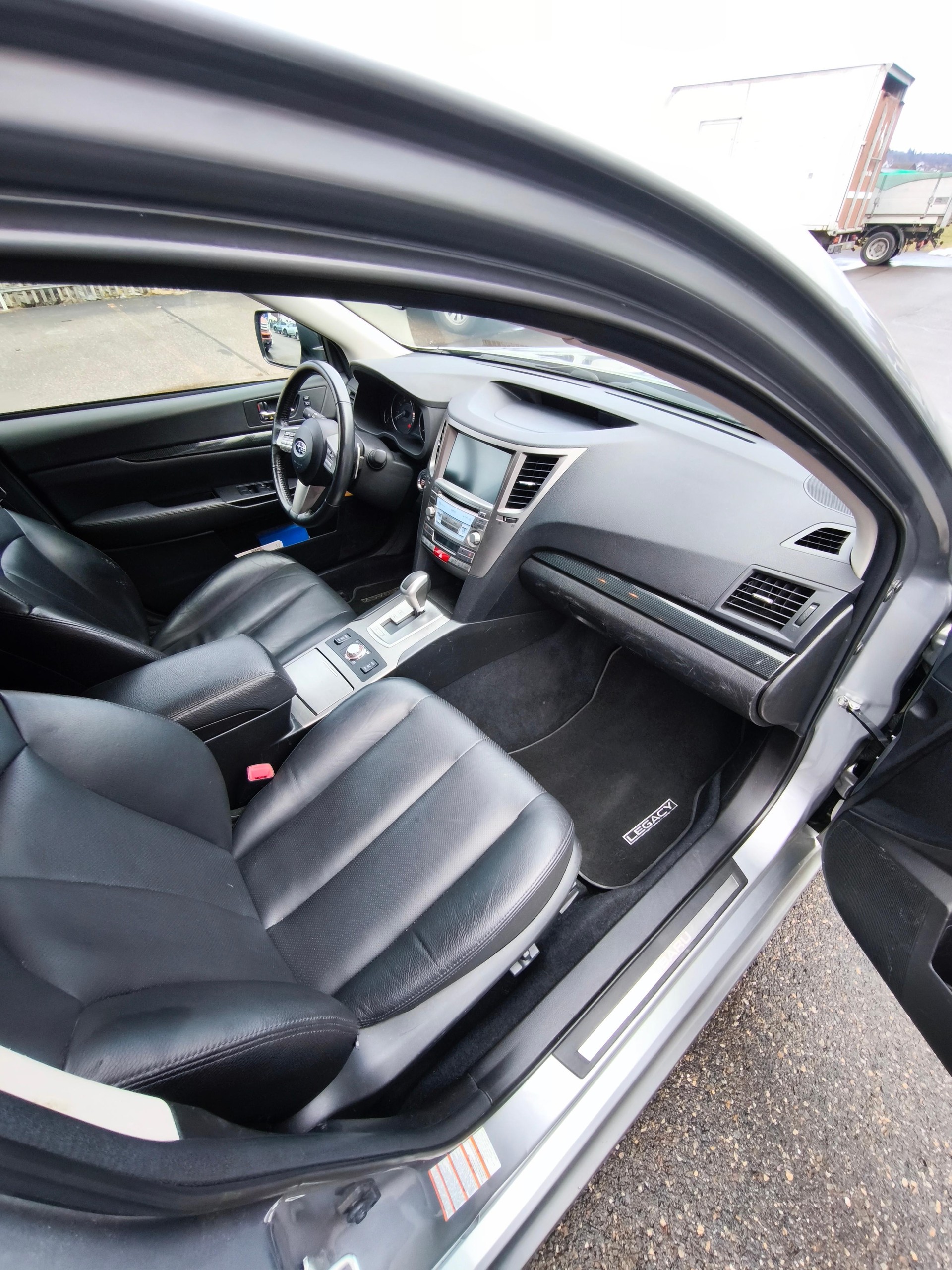 SUBARU Legacy Station 2.5 GT Executive S-image-9