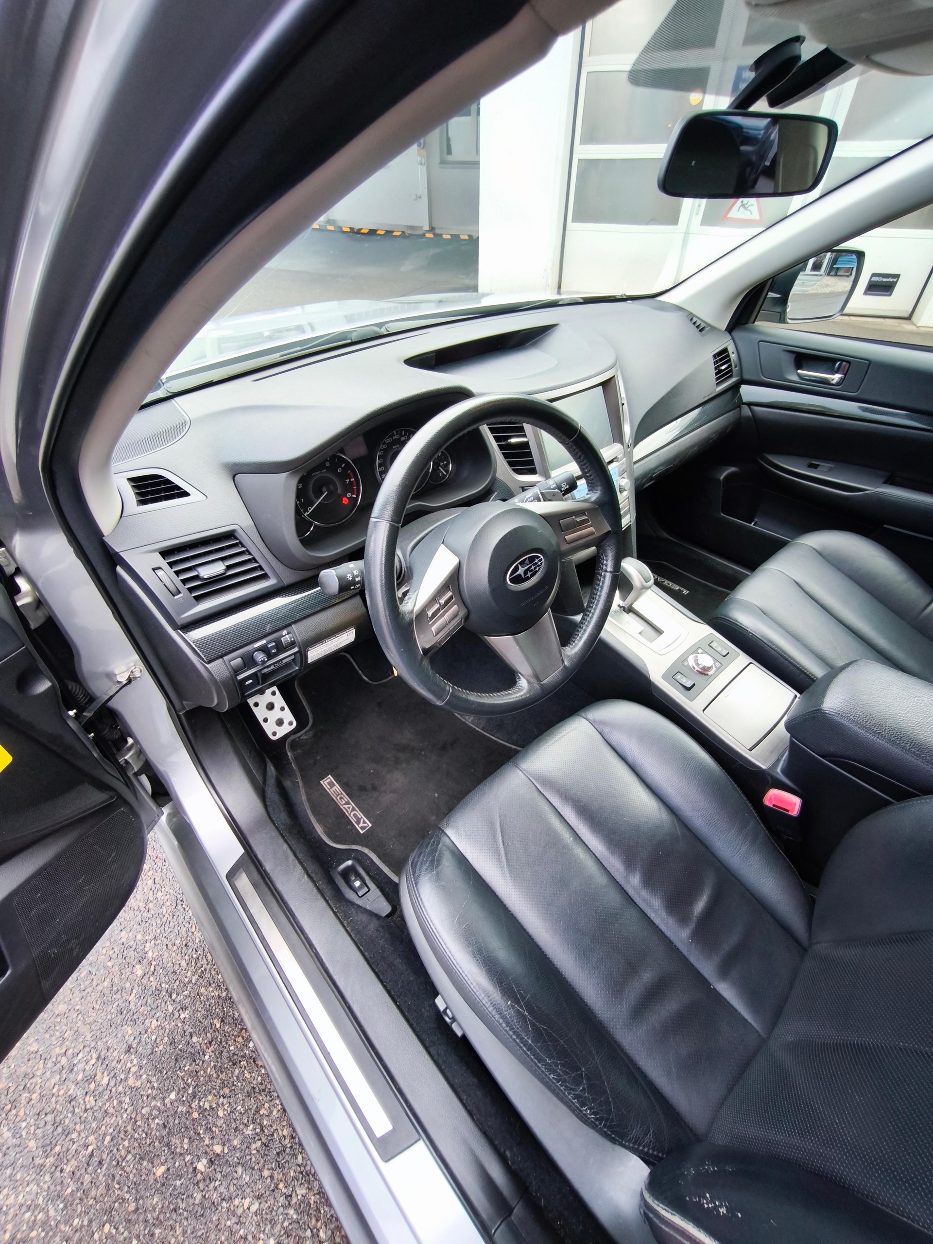 SUBARU Legacy Station 2.5 GT Executive S-image-8