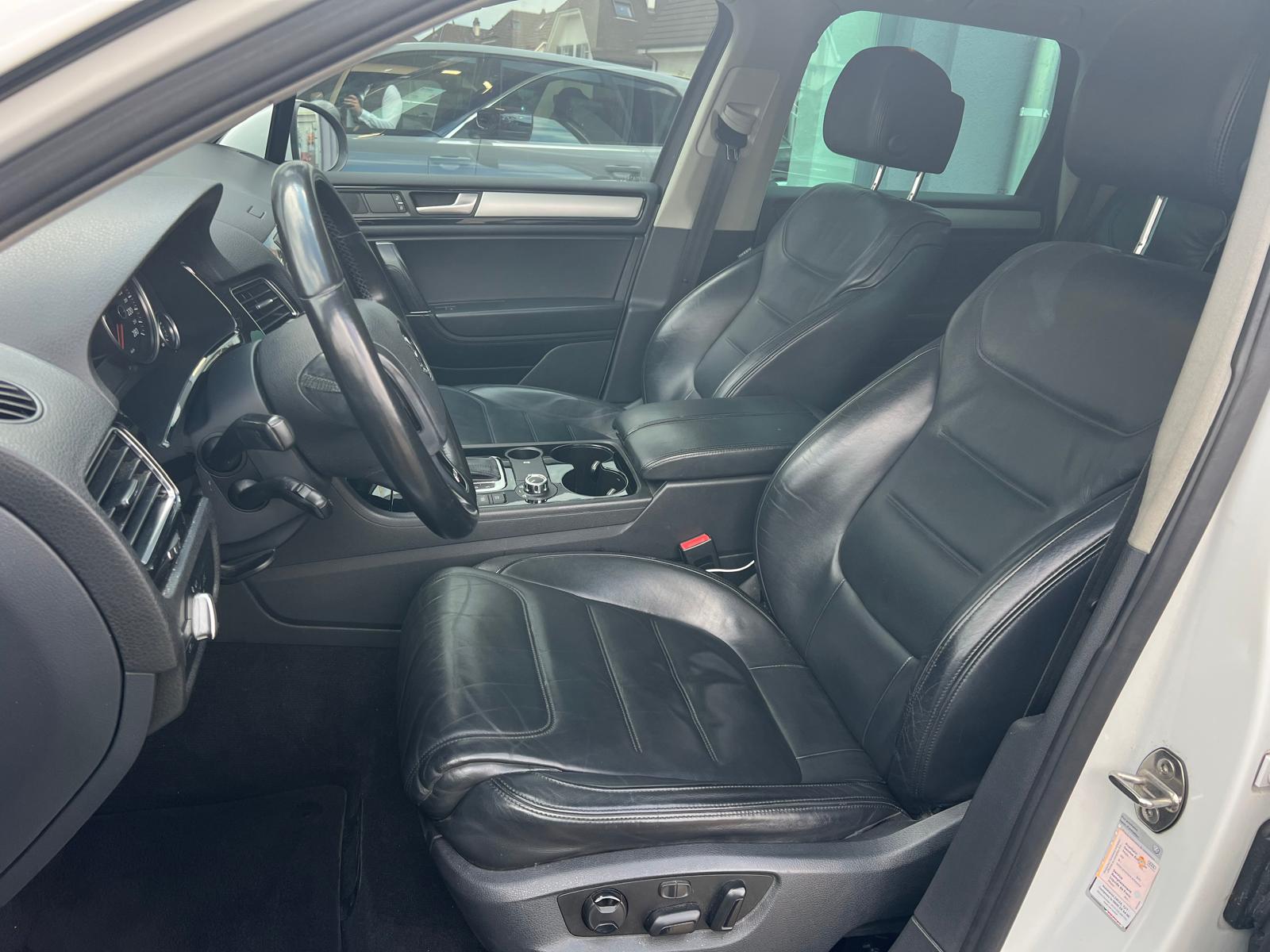 VW Touareg 3.0 TDI R-Line BlueMotion Technology Tiptronic-showroom-element-3