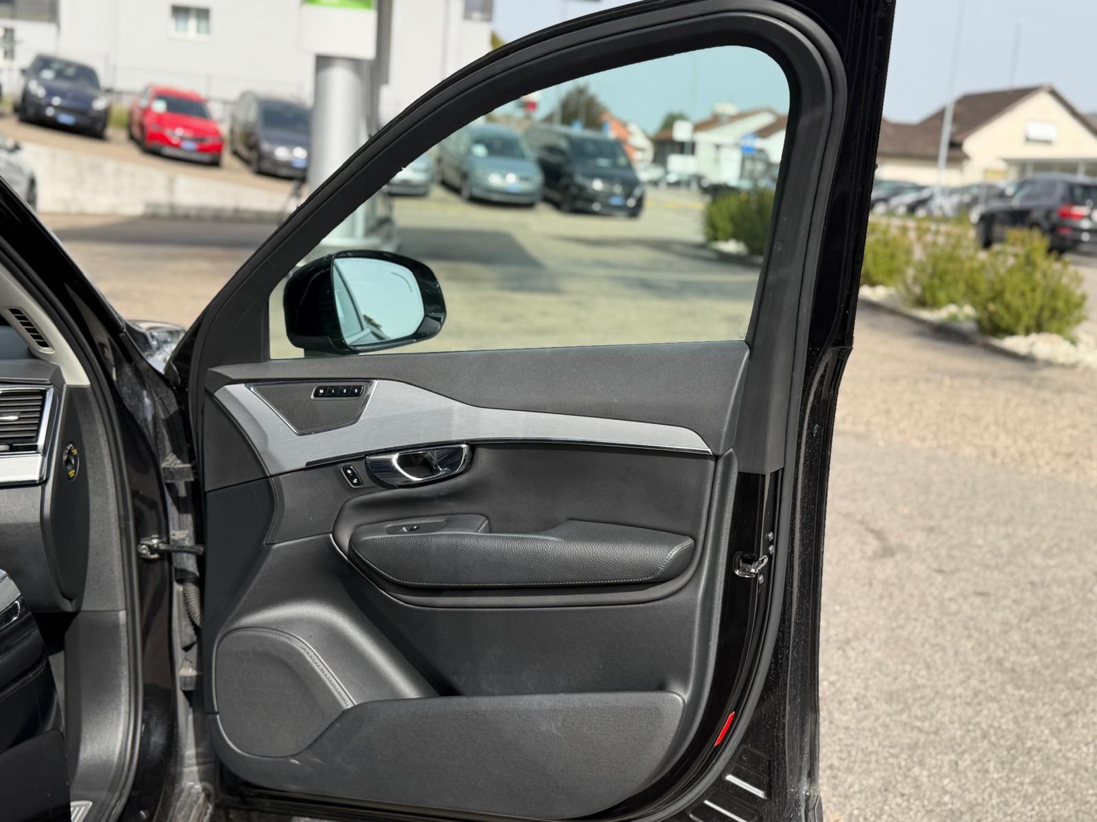 VOLVO XC60 2.4D Momentum Geartronic-image-9