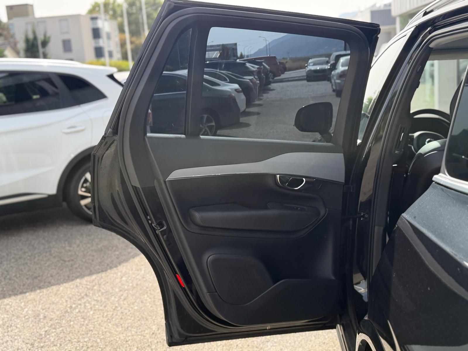 VOLVO XC60 2.4D Momentum Geartronic-image-5