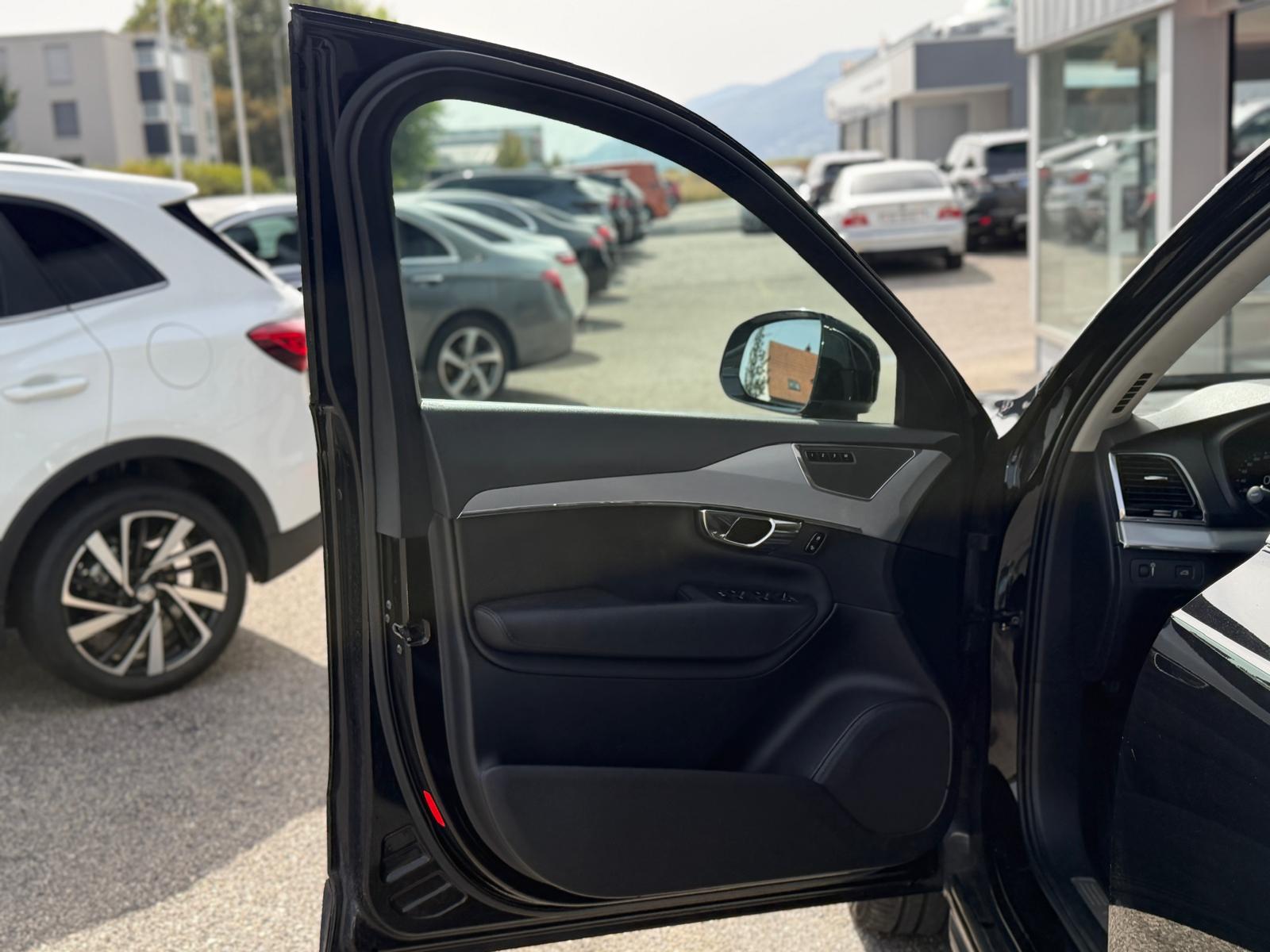 VOLVO XC60 2.4D Momentum Geartronic-image-3
