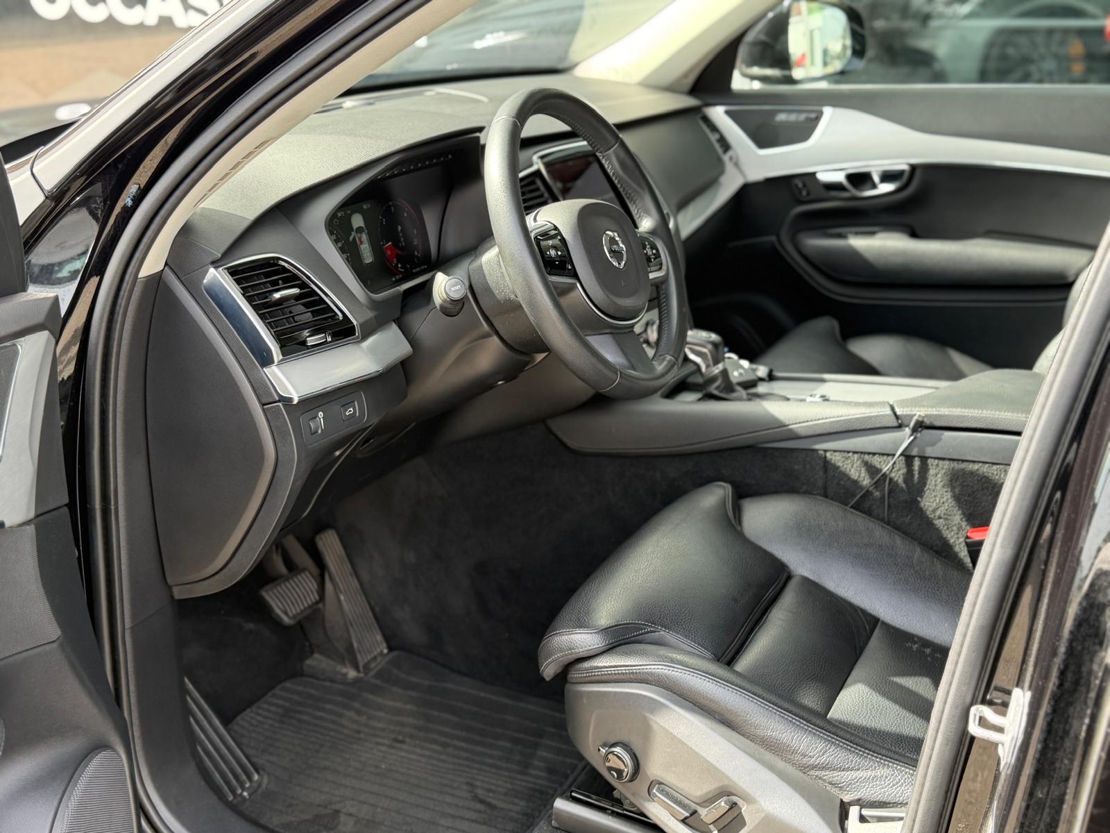 VOLVO XC60 2.4D Momentum Geartronic-image-4