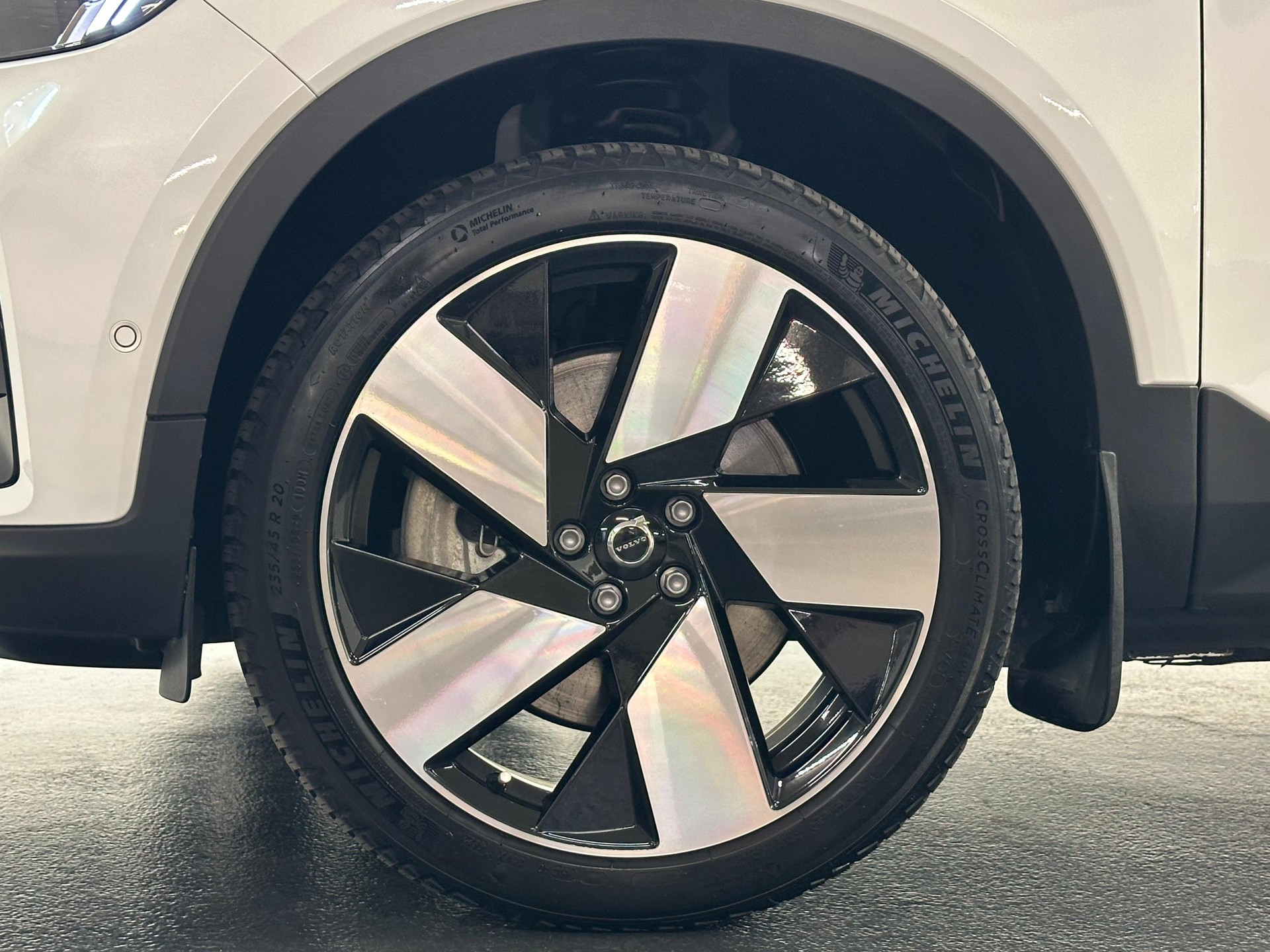 VOLVO C40 E80 Ultimate AWD-image-11