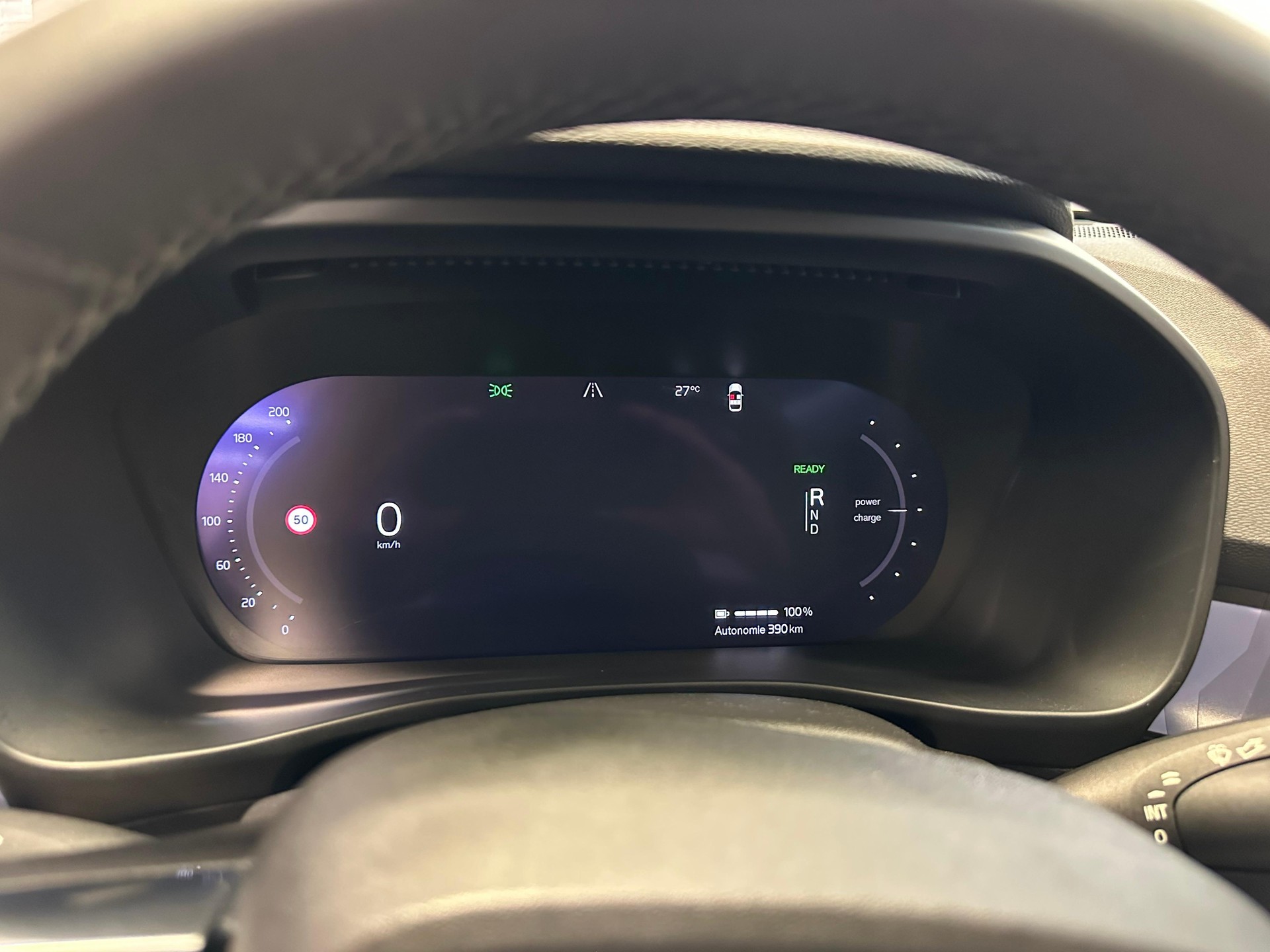 VOLVO C40 E80 Ultimate AWD-image-10