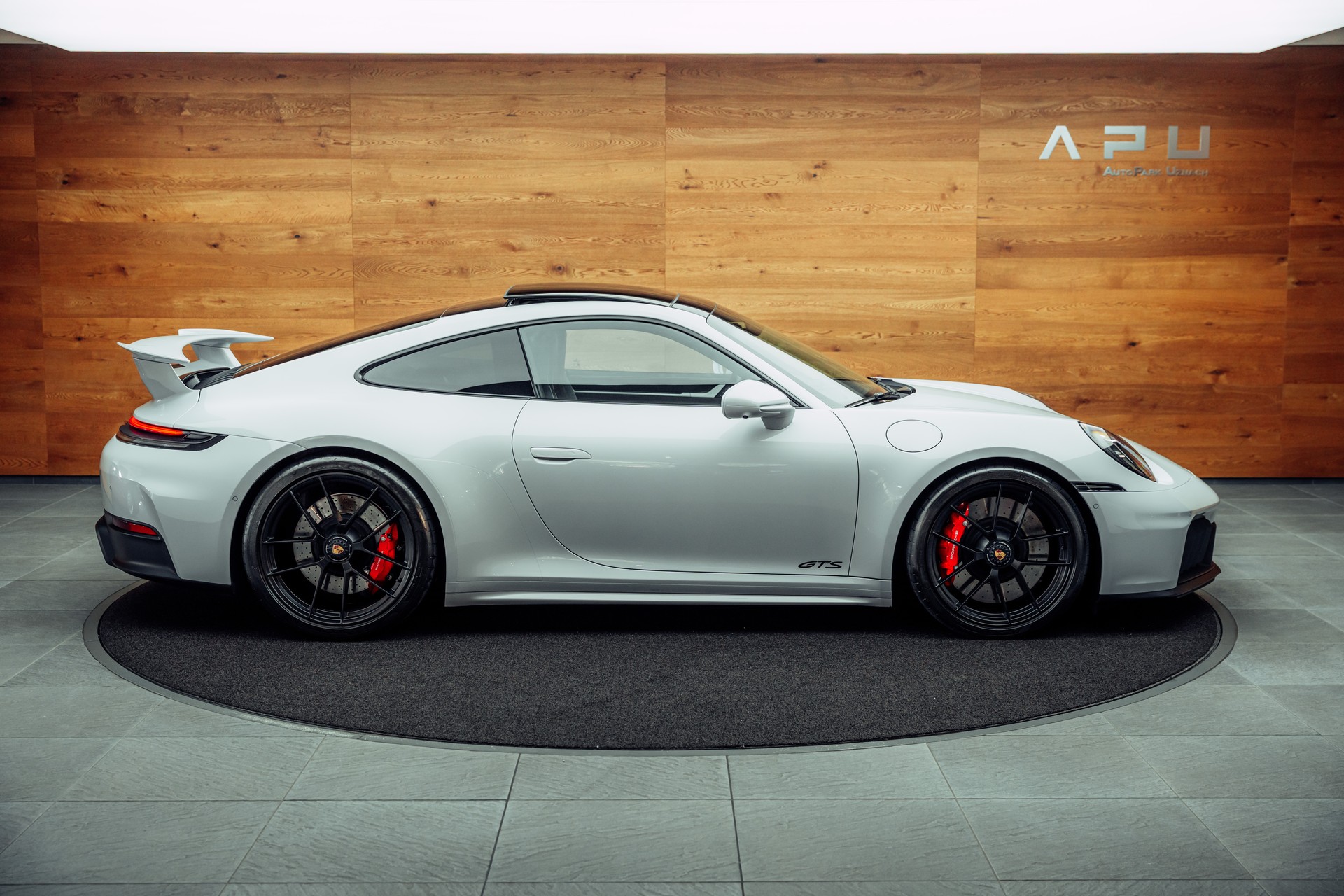 PORSCHE 911 Carrera 4 GTS PDK AeroKit Eisgraumetallic-image-8