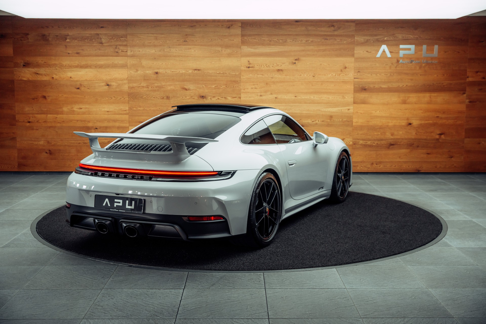 PORSCHE 911 Carrera 4 GTS PDK AeroKit Eisgraumetallic-image-1