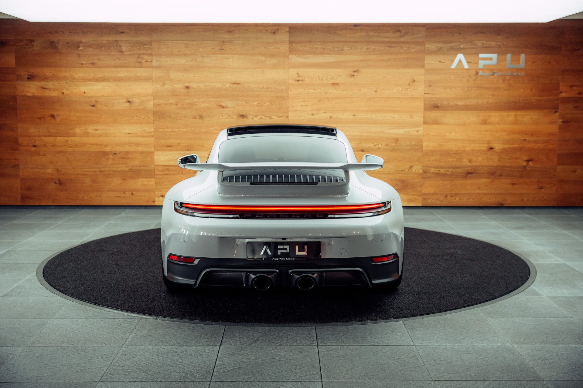 PORSCHE 911 Carrera 4 GTS PDK AeroKit Eisgraumetallic-image-14