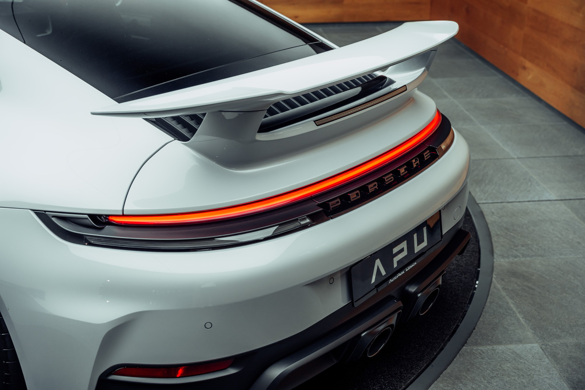 PORSCHE 911 Carrera 4 GTS PDK AeroKit Eisgraumetallic-image-17