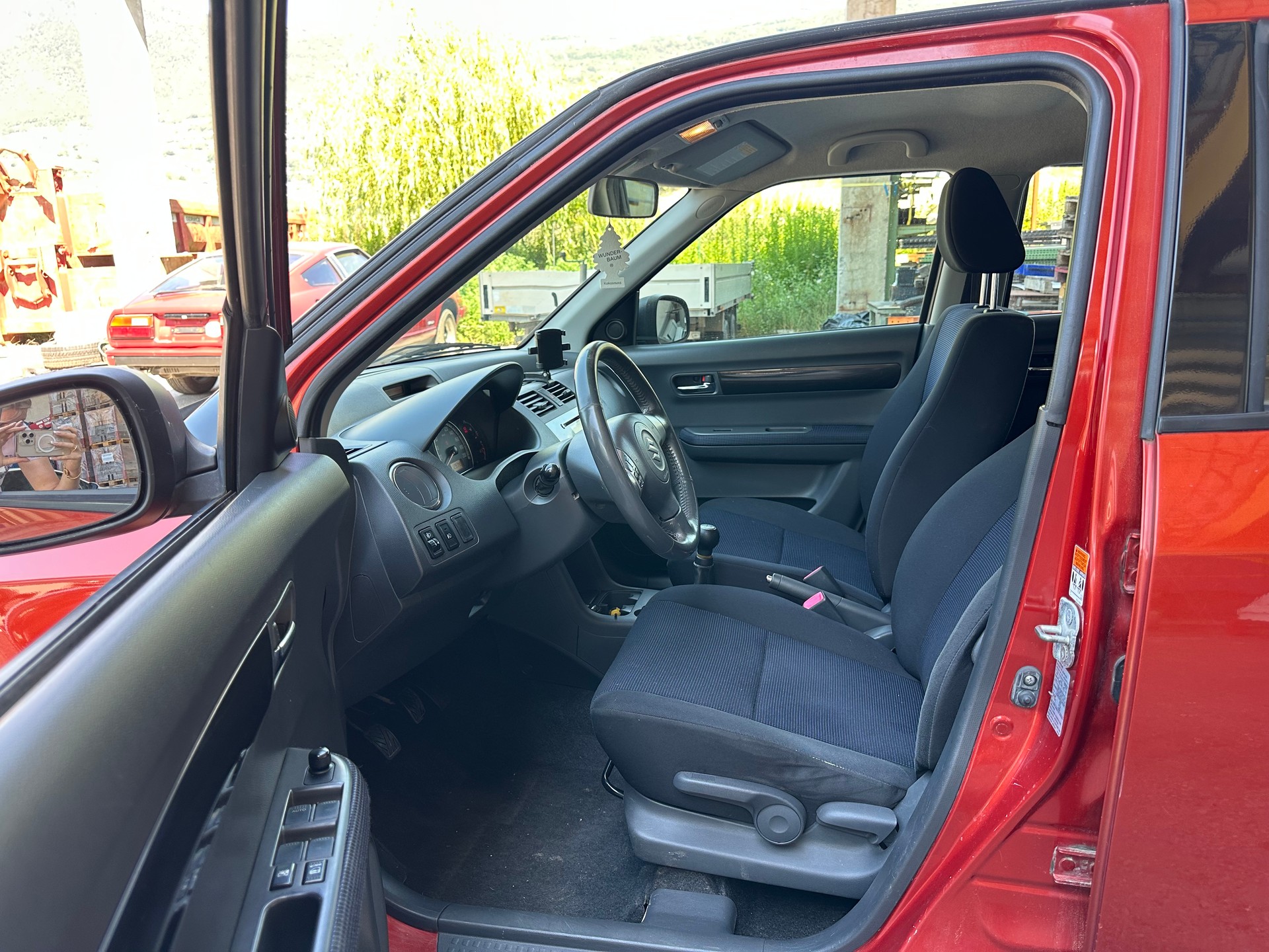 SUZUKI Swift 1.3i 16V GL Top 4x4-image-8