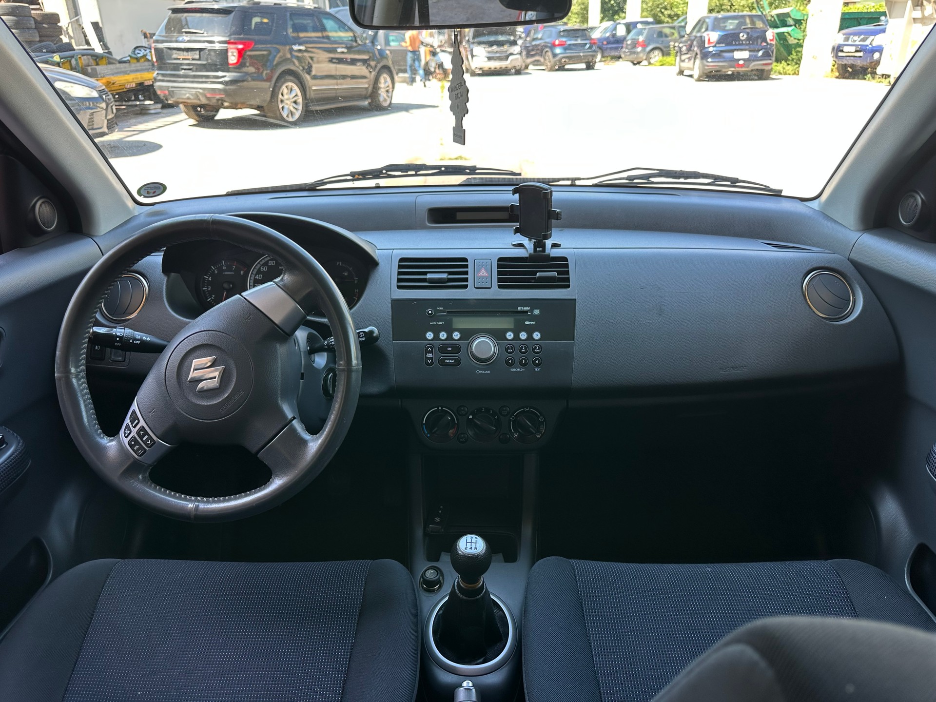 SUZUKI Swift 1.3i 16V GL Top 4x4-image-9