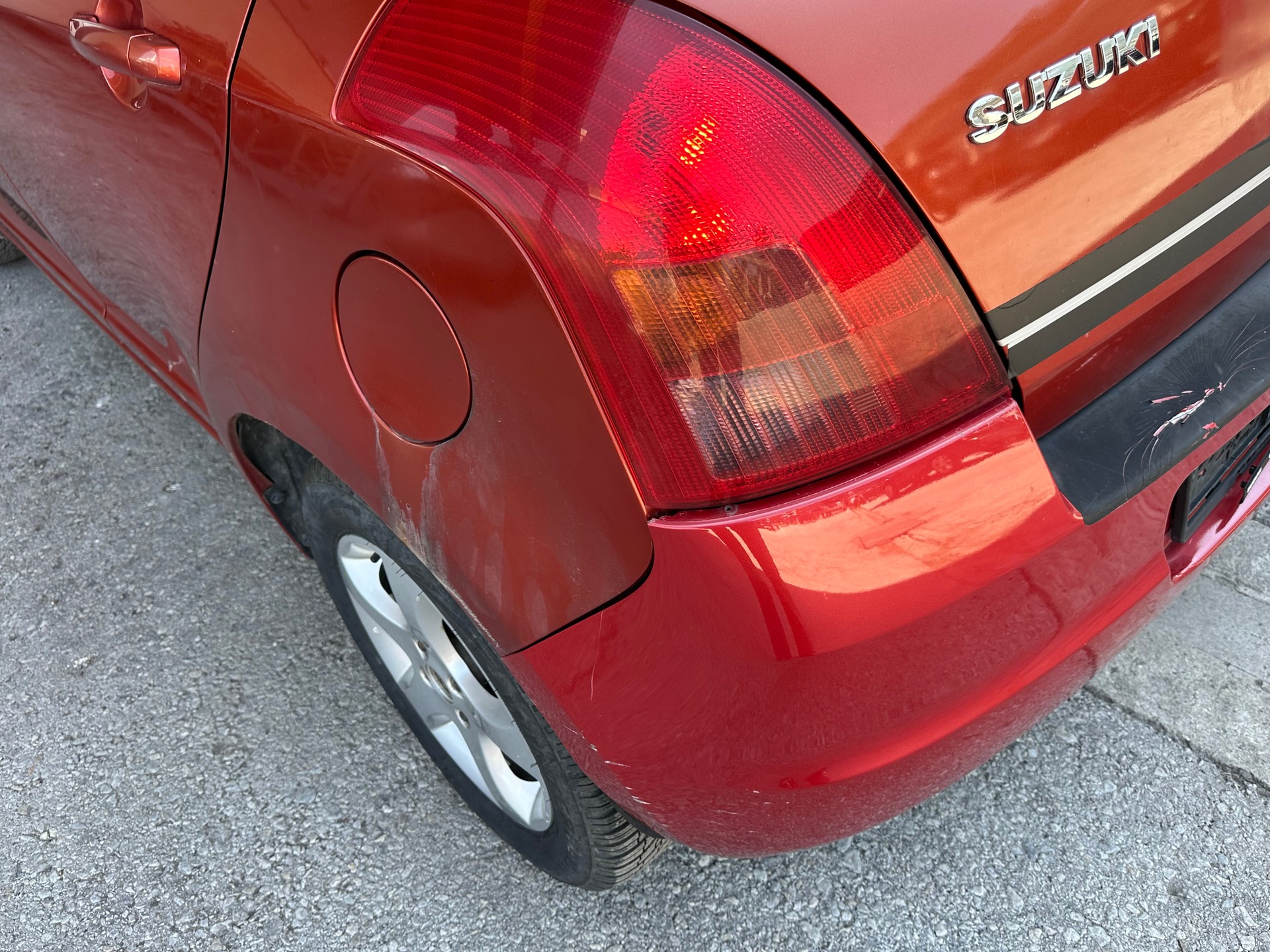SUZUKI Swift 1.3i 16V GL Top 4x4-image-14