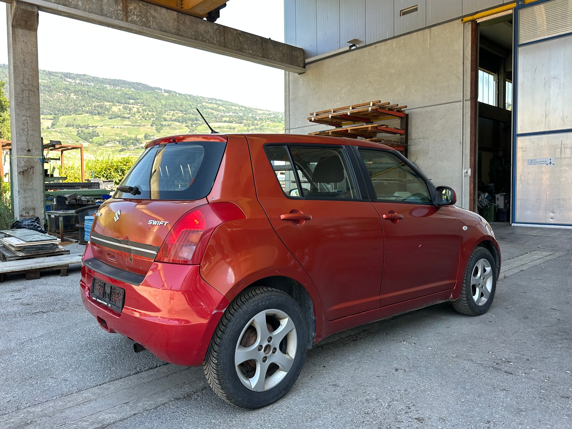 SUZUKI Swift 1.3i 16V GL Top 4x4-image-3
