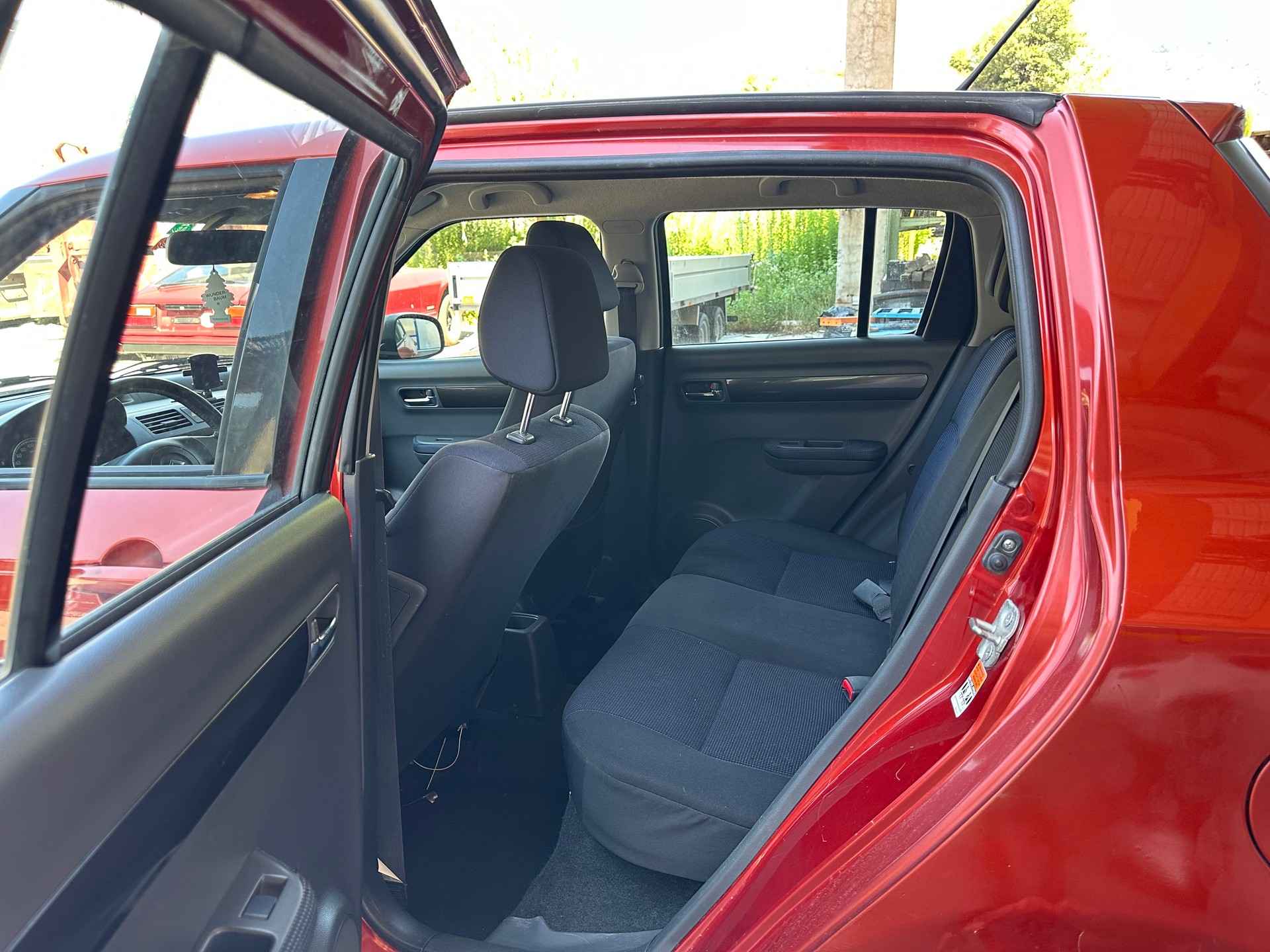SUZUKI Swift 1.3i 16V GL Top 4x4-image-12