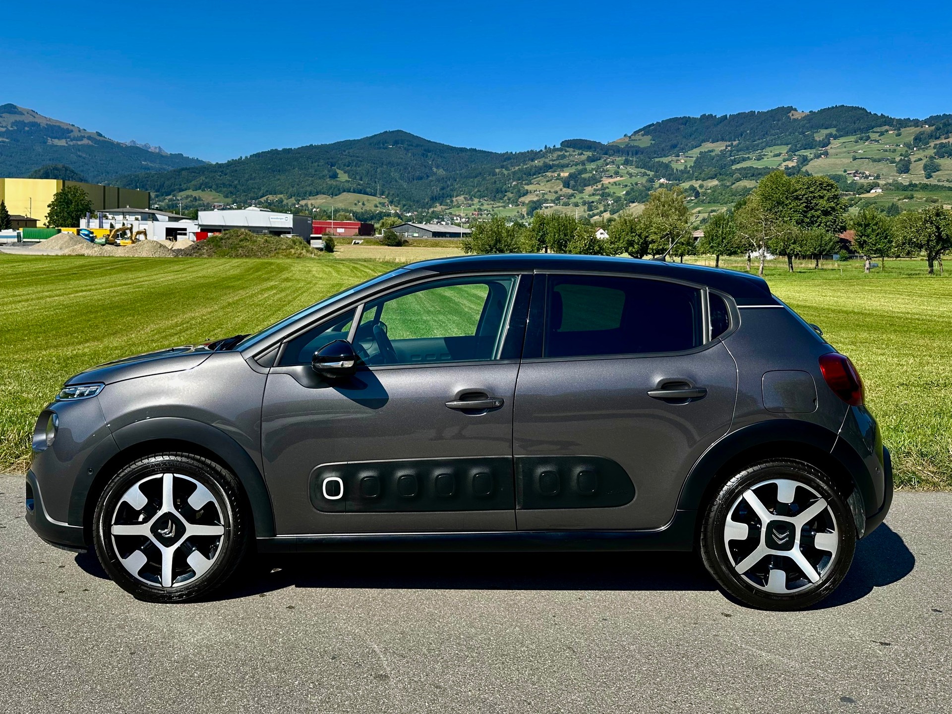 CITROEN C3 1.2i PureTech Elle EAT6-showroom-element-1