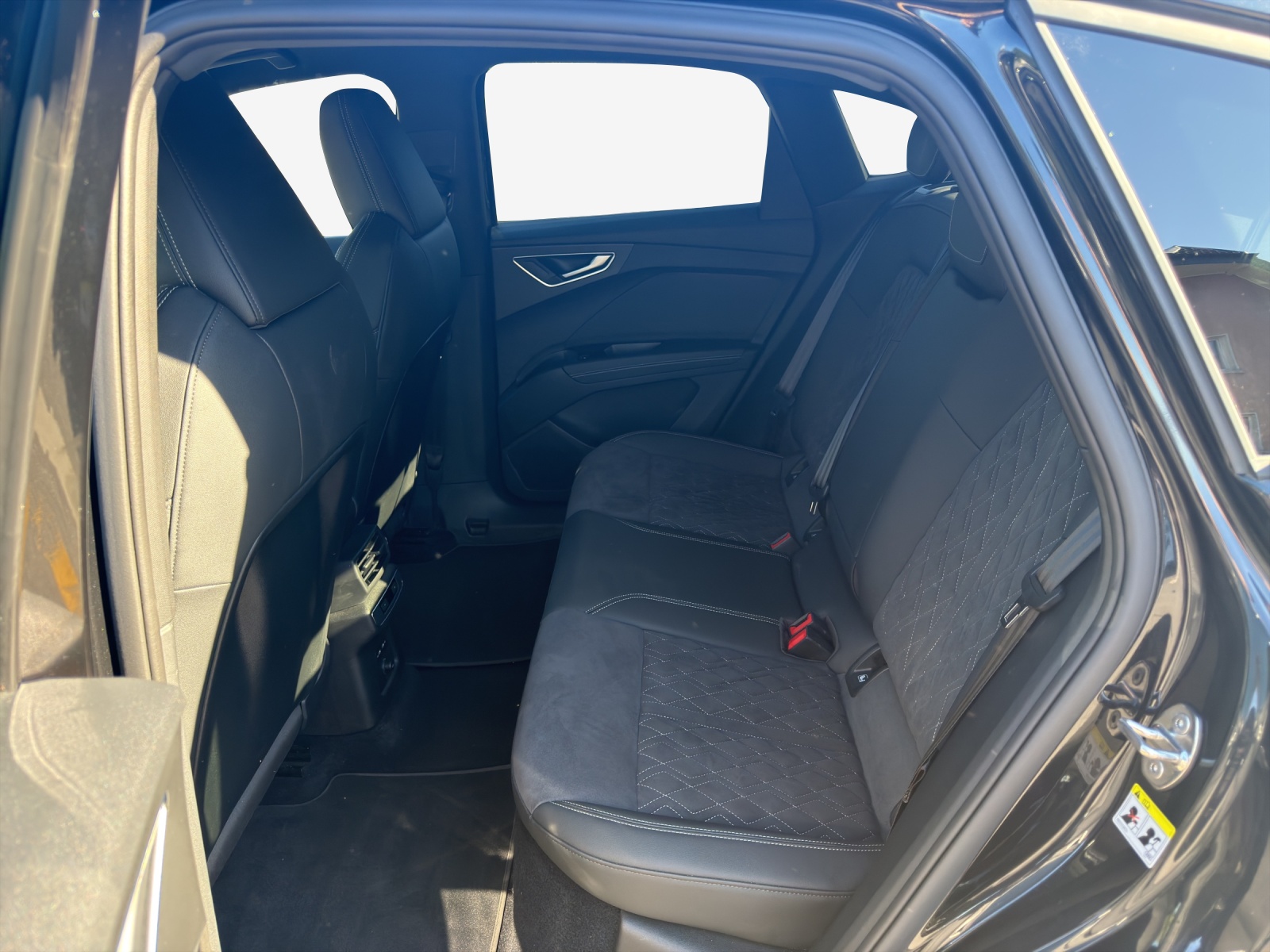 AUDI Q4 Sportback e-tron 45 quattro-image-11
