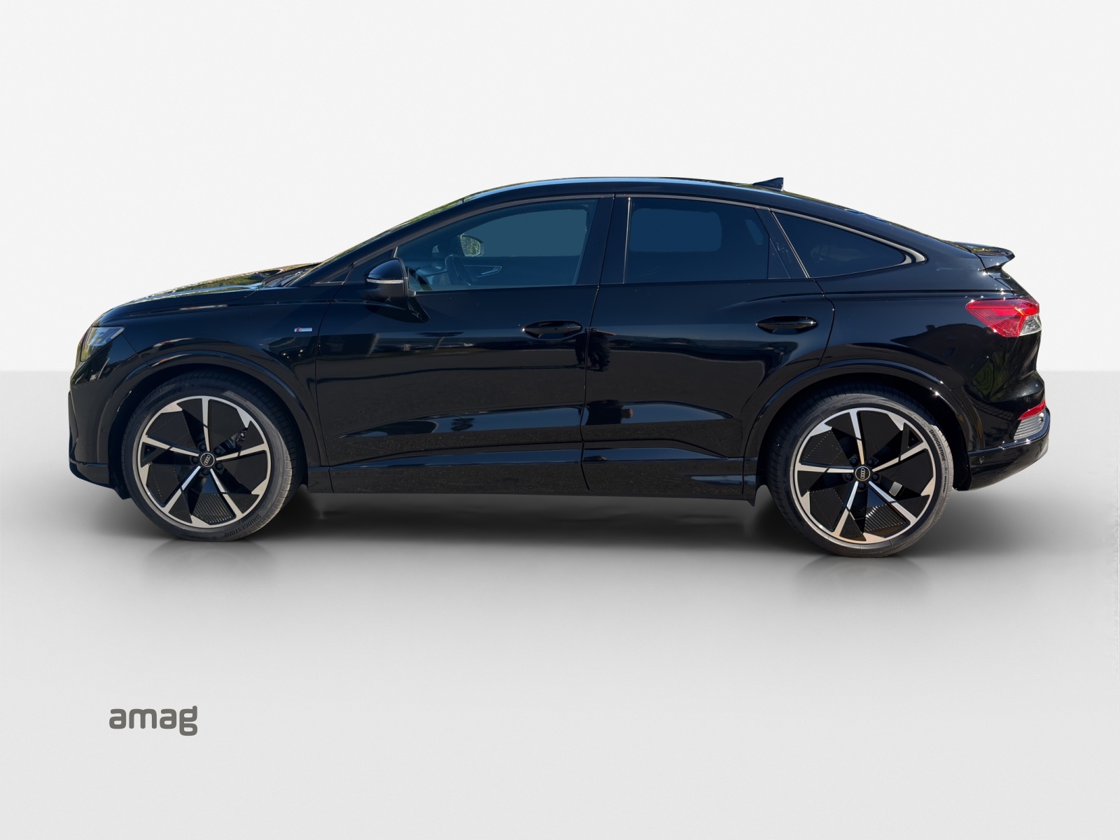 AUDI Q4 Sportback e-tron 45 quattro-showroom-element-1