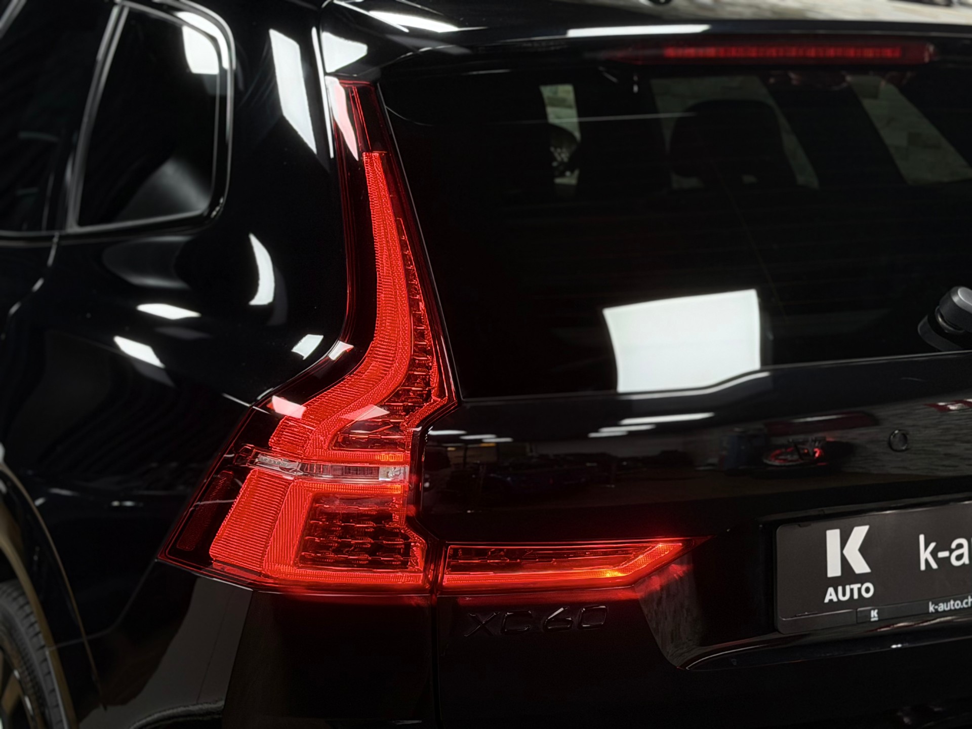 VOLVO XC60 B5 Benzin Mild Hybrid AWD Ultra Dark Geartronic-image-12