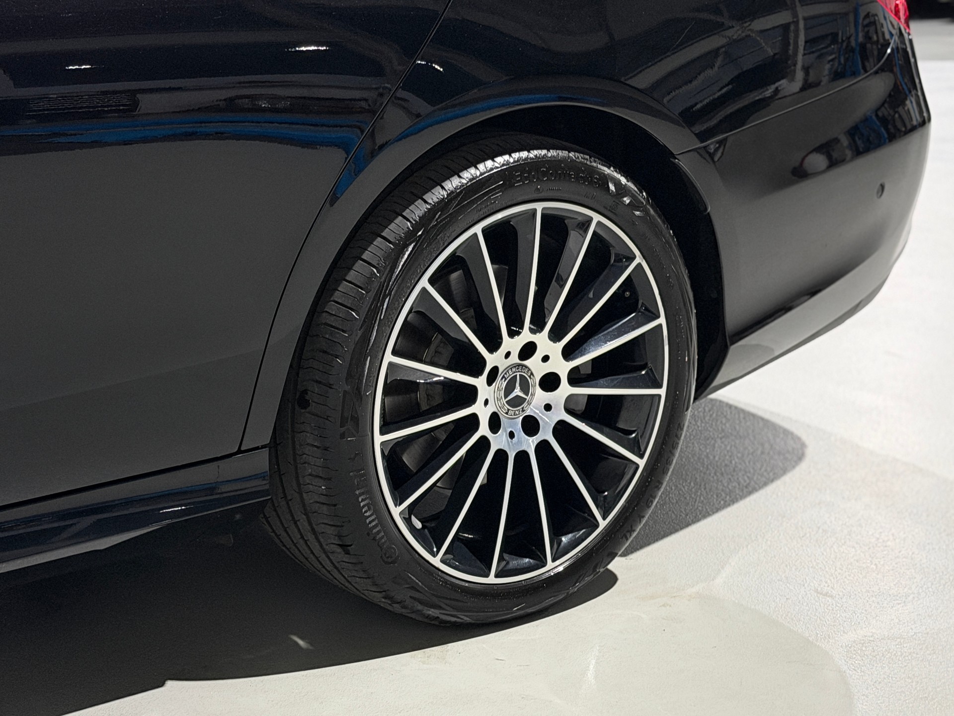 MERCEDES-BENZ E 400 d 4Matic AMG Line 9G-Tronic-image-21