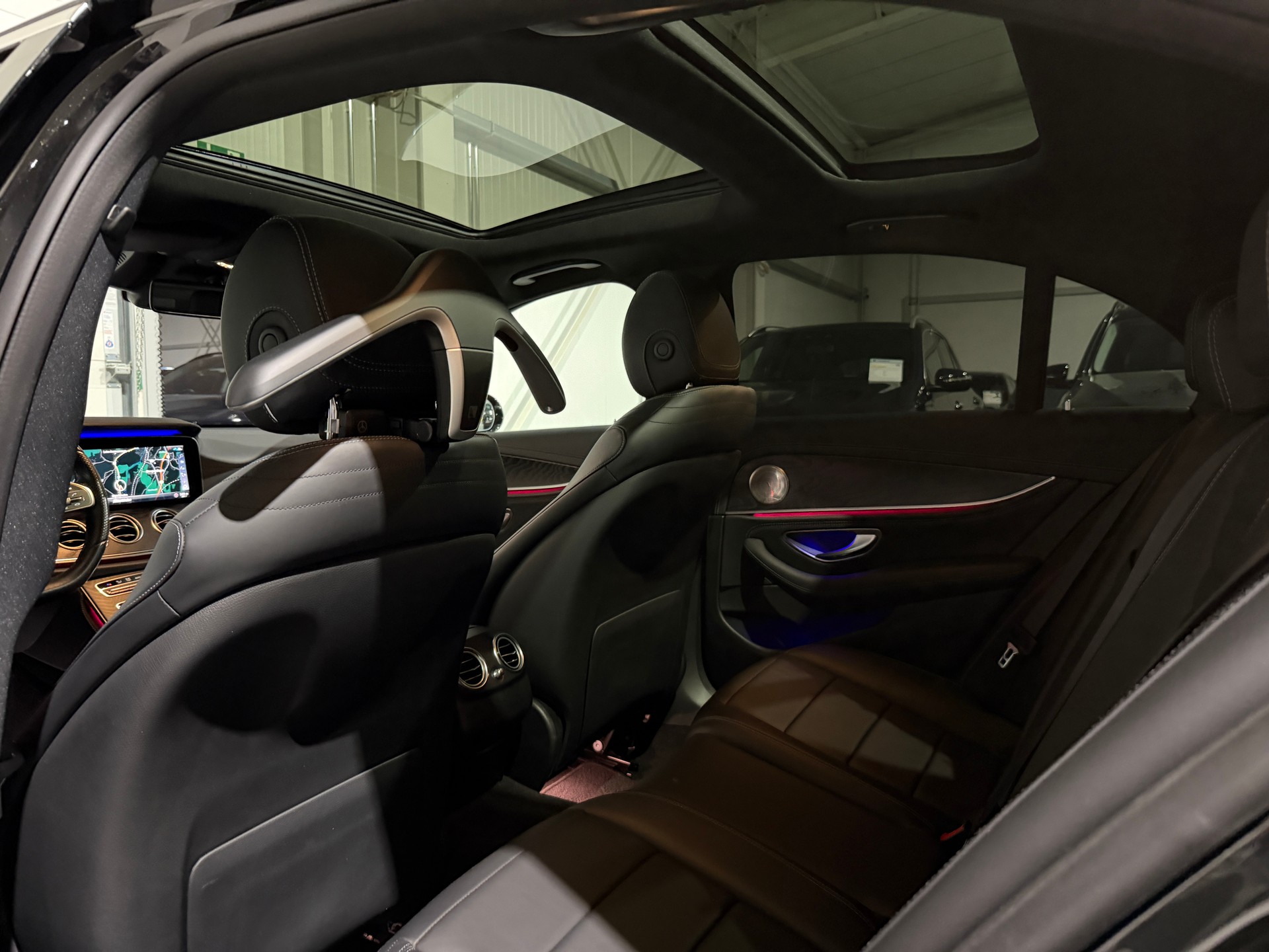 MERCEDES-BENZ E 400 d 4Matic AMG Line 9G-Tronic-image-20