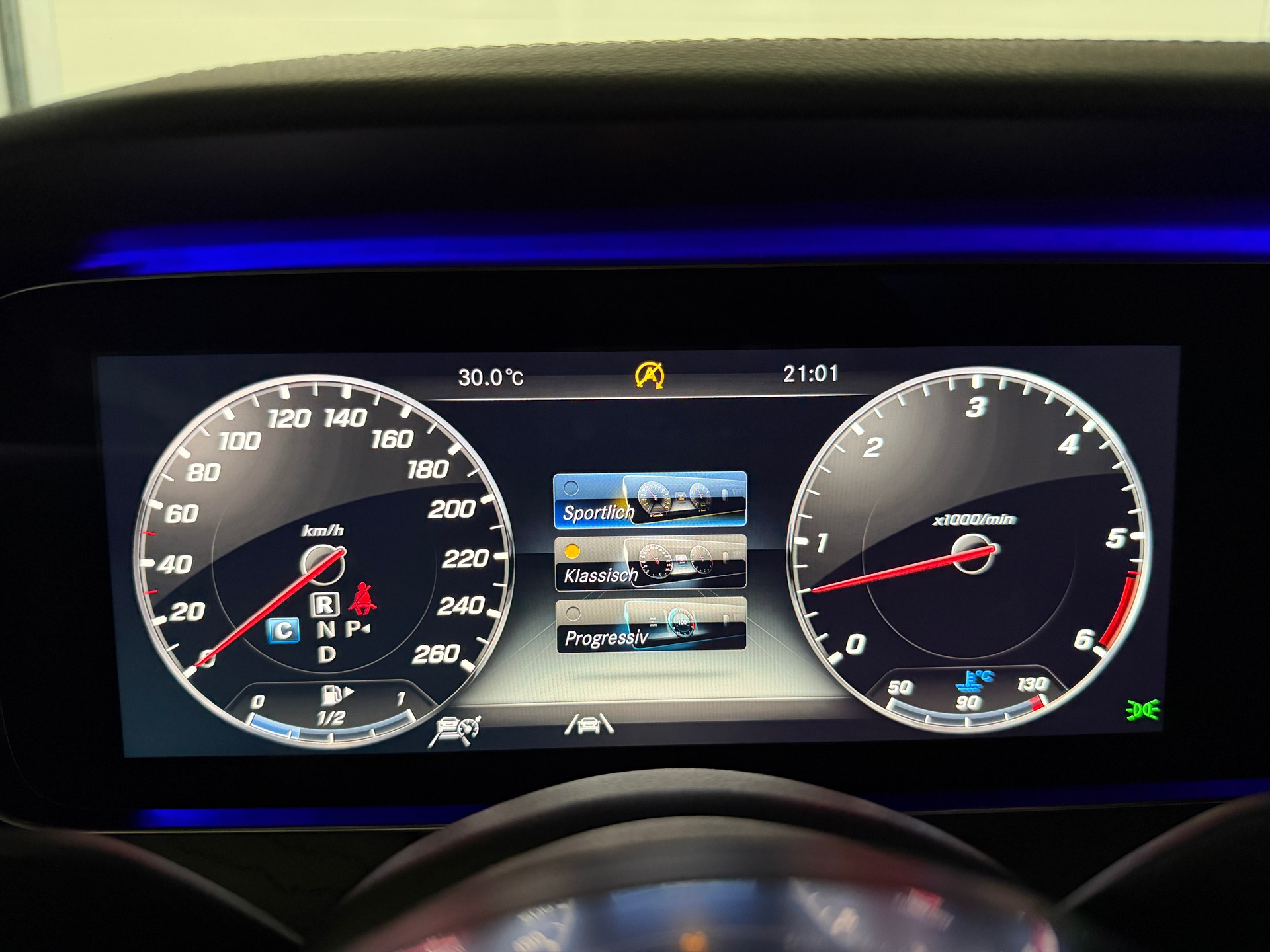 MERCEDES-BENZ E 400 d 4Matic AMG Line 9G-Tronic-image-9