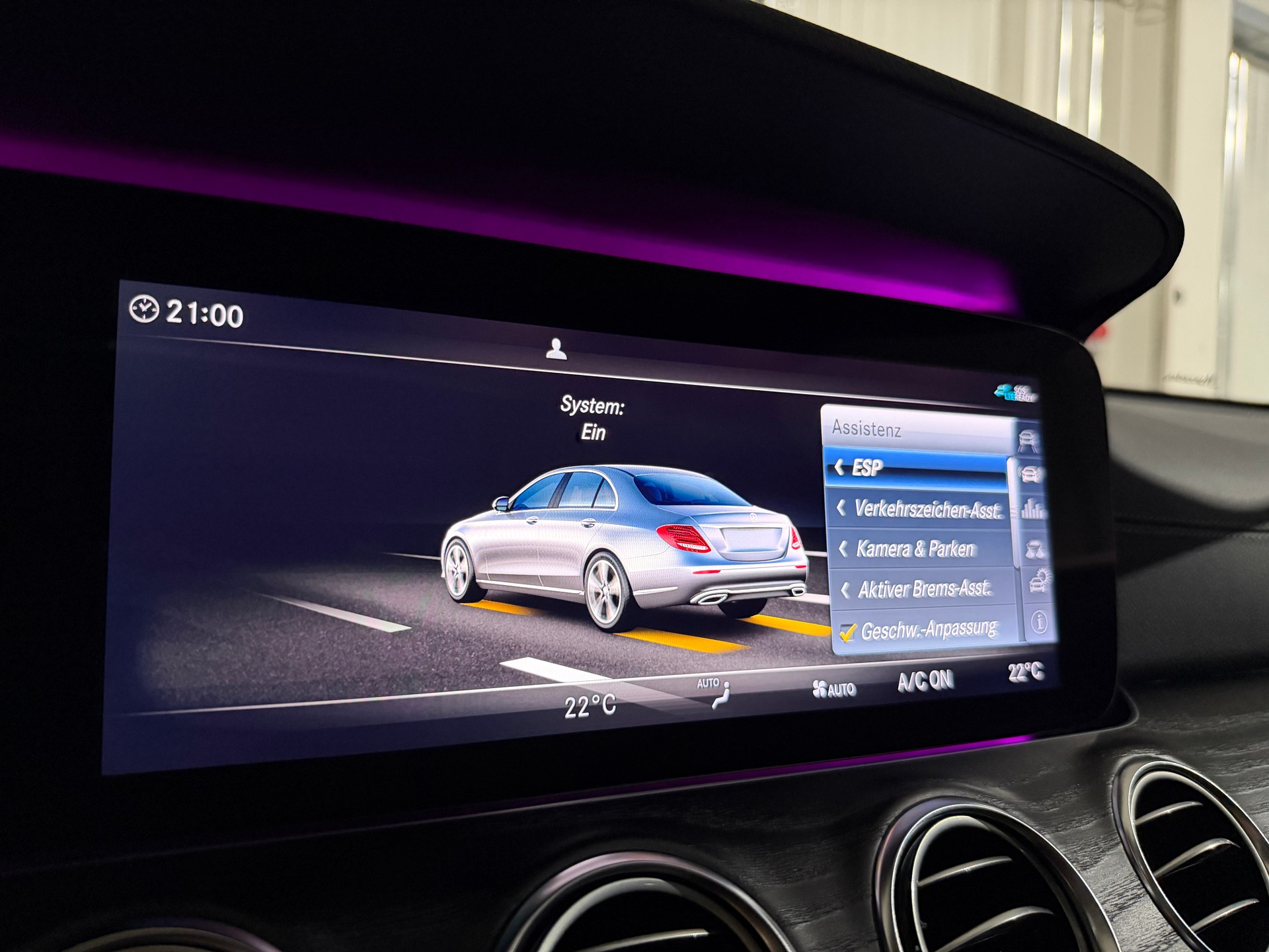 MERCEDES-BENZ E 400 d 4Matic AMG Line 9G-Tronic-image-11