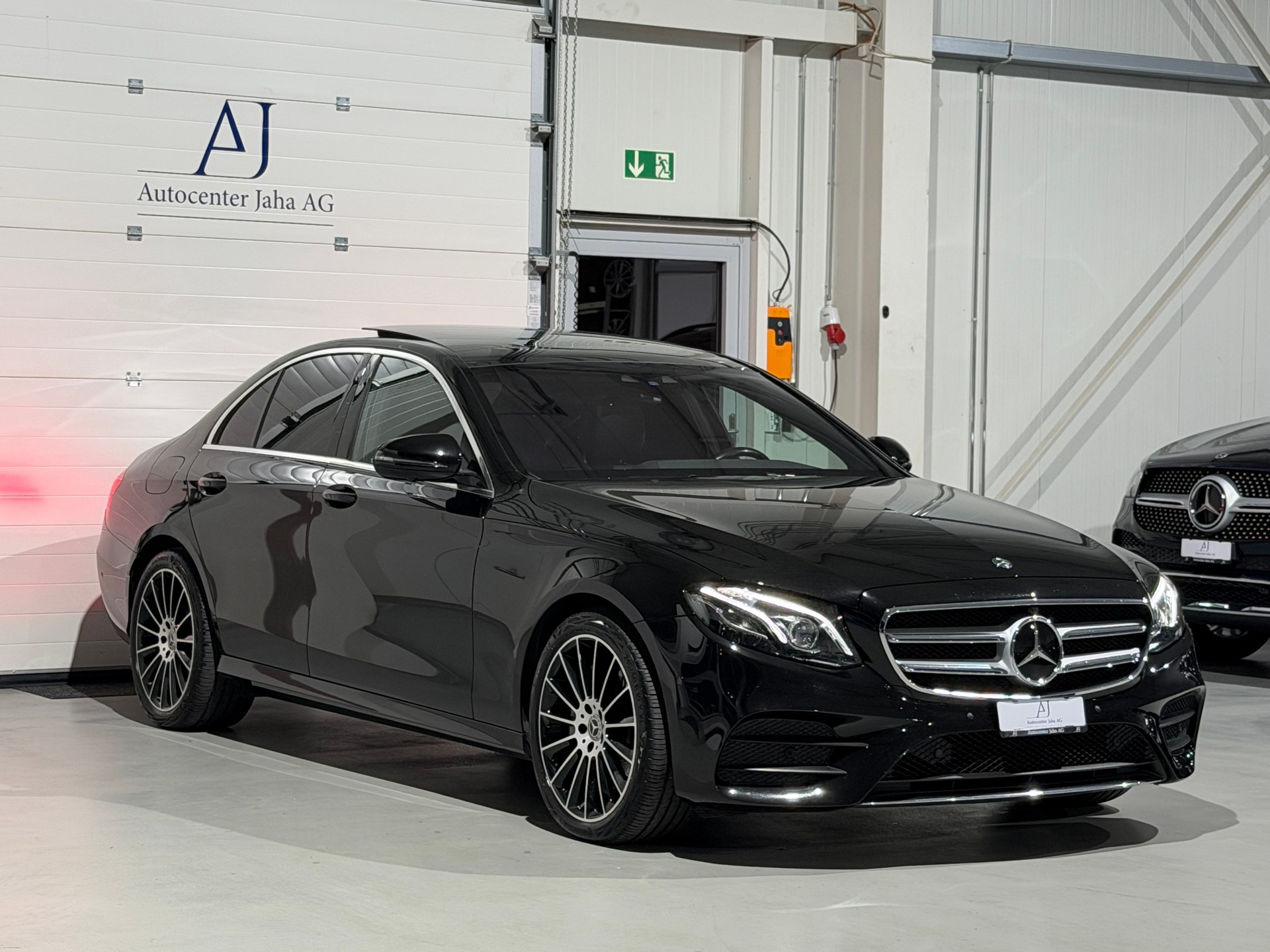 MERCEDES-BENZ E 400 d 4Matic AMG Line 9G-Tronic-image-4