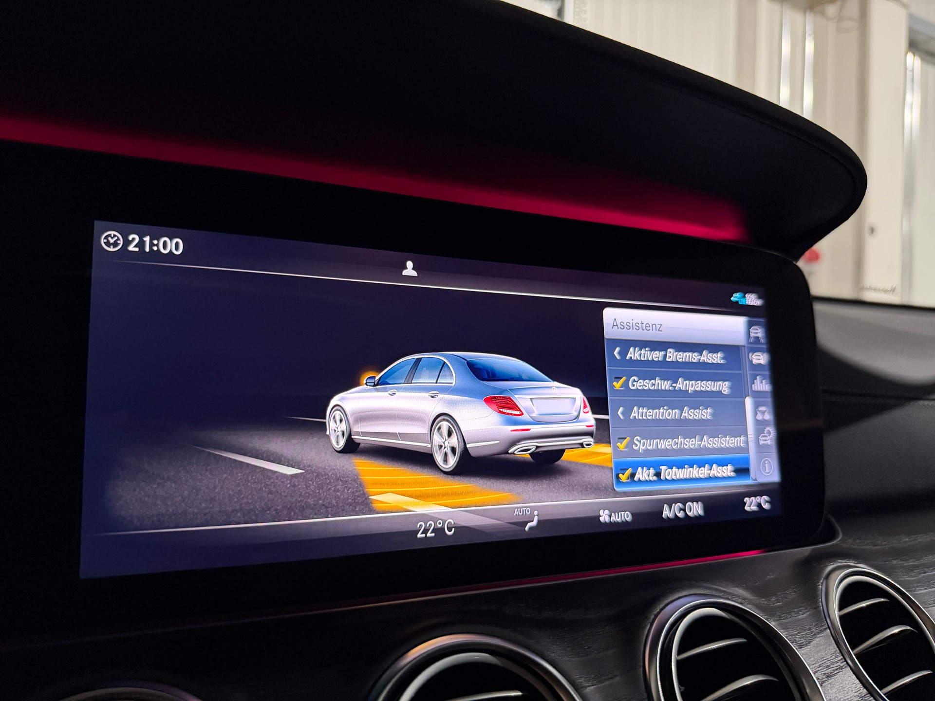MERCEDES-BENZ E 400 d 4Matic AMG Line 9G-Tronic-image-10