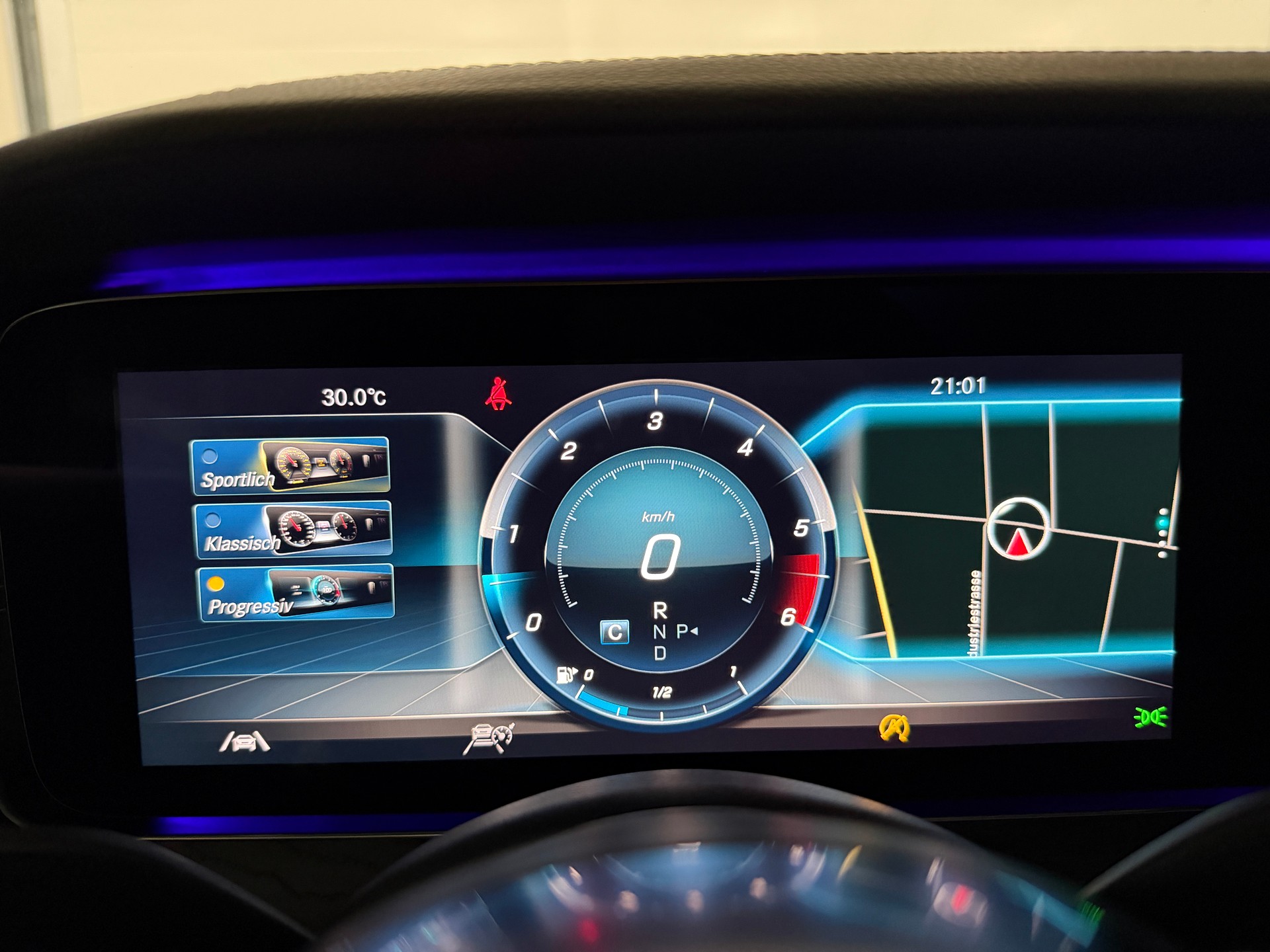 MERCEDES-BENZ E 400 d 4Matic AMG Line 9G-Tronic-image-8
