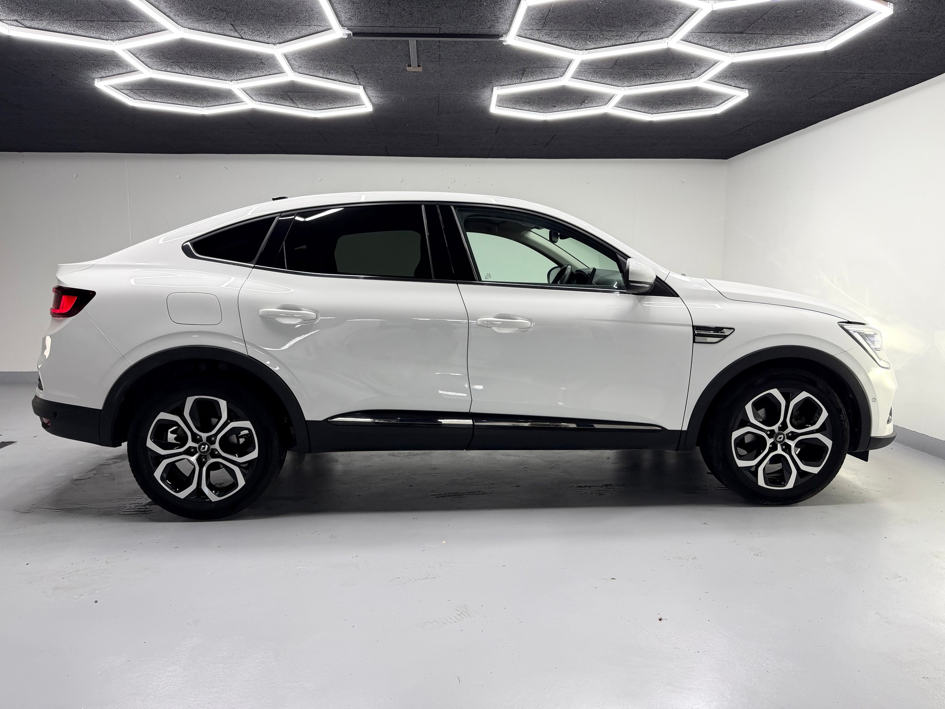 RENAULT Arkana 1.6 E-Tech Intens-image-3