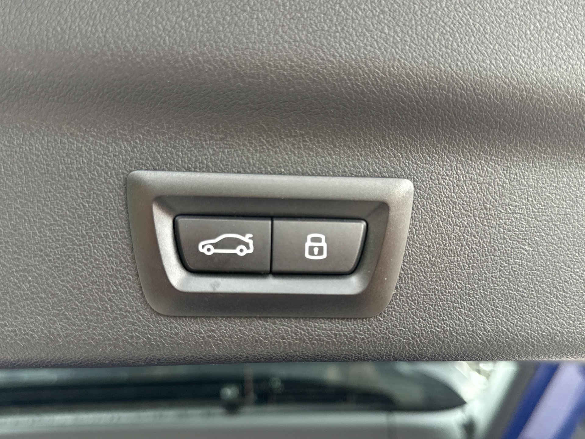 BMW iX1 xDrive 30 M Sport-image-19