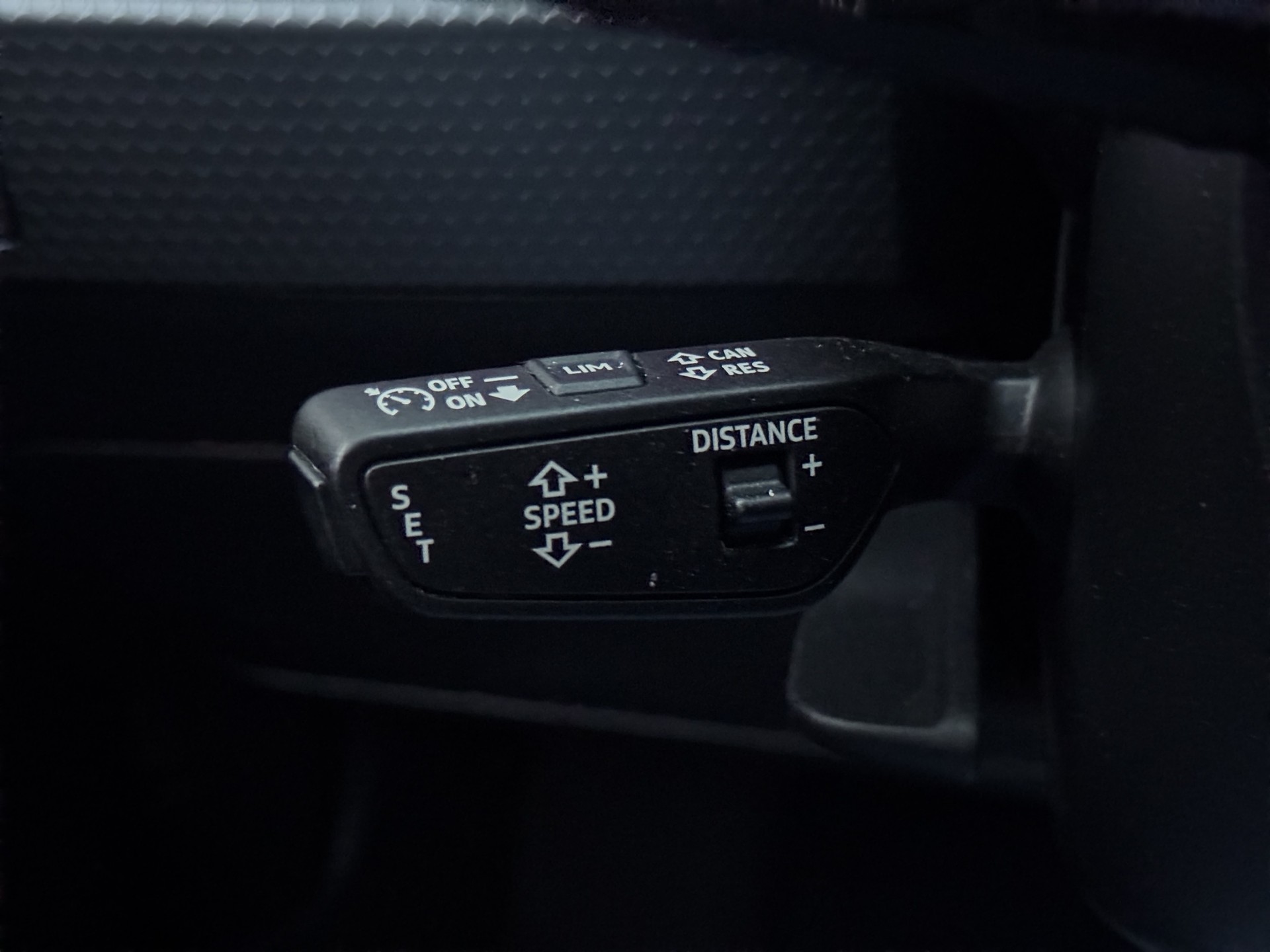 AUDI A1 City Carver 30 TFSI Attraction S-tronic-image-24