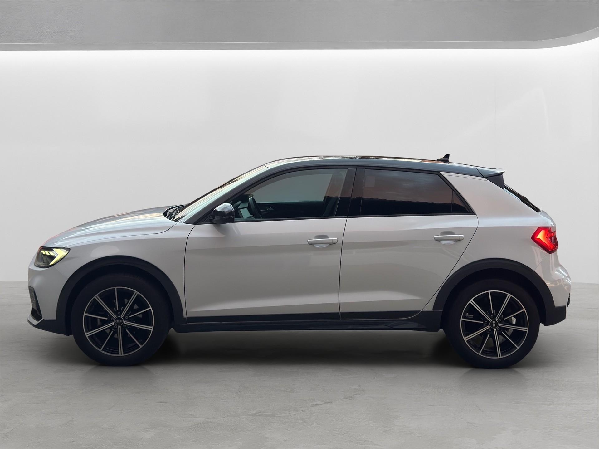 AUDI A1 City Carver 30 TFSI Attraction S-tronic-image-7