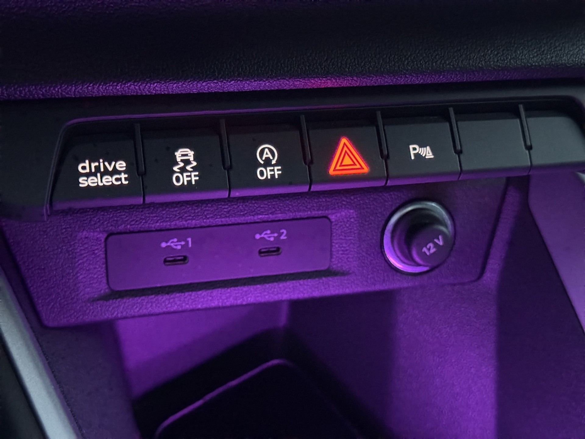 AUDI A1 City Carver 30 TFSI Attraction S-tronic-image-21