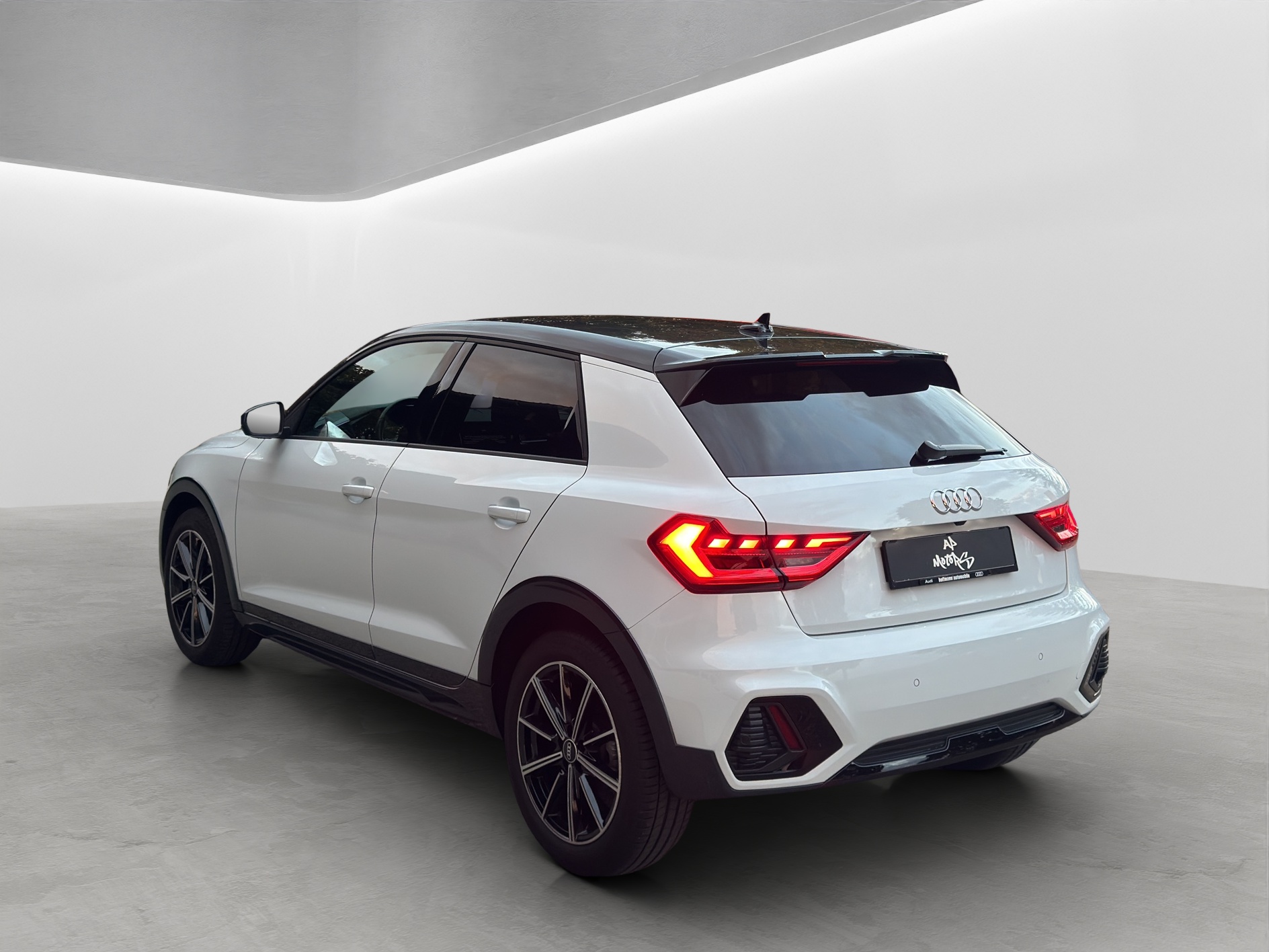 AUDI A1 City Carver 30 TFSI Attraction S-tronic-image-1