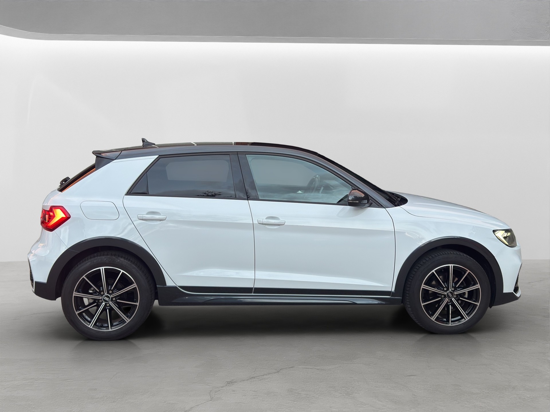 AUDI A1 City Carver 30 TFSI Attraction S-tronic-image-6