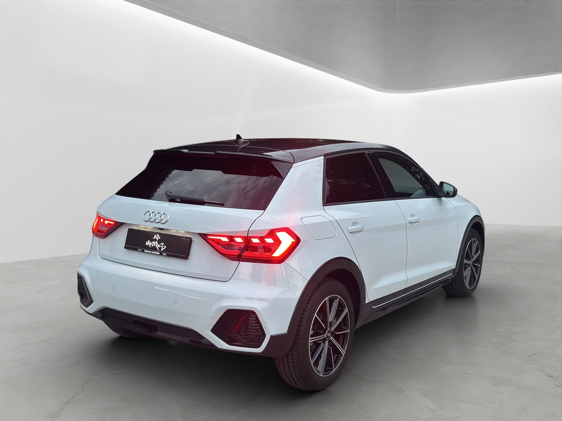 AUDI A1 City Carver 30 TFSI Attraction S-tronic-image-3
