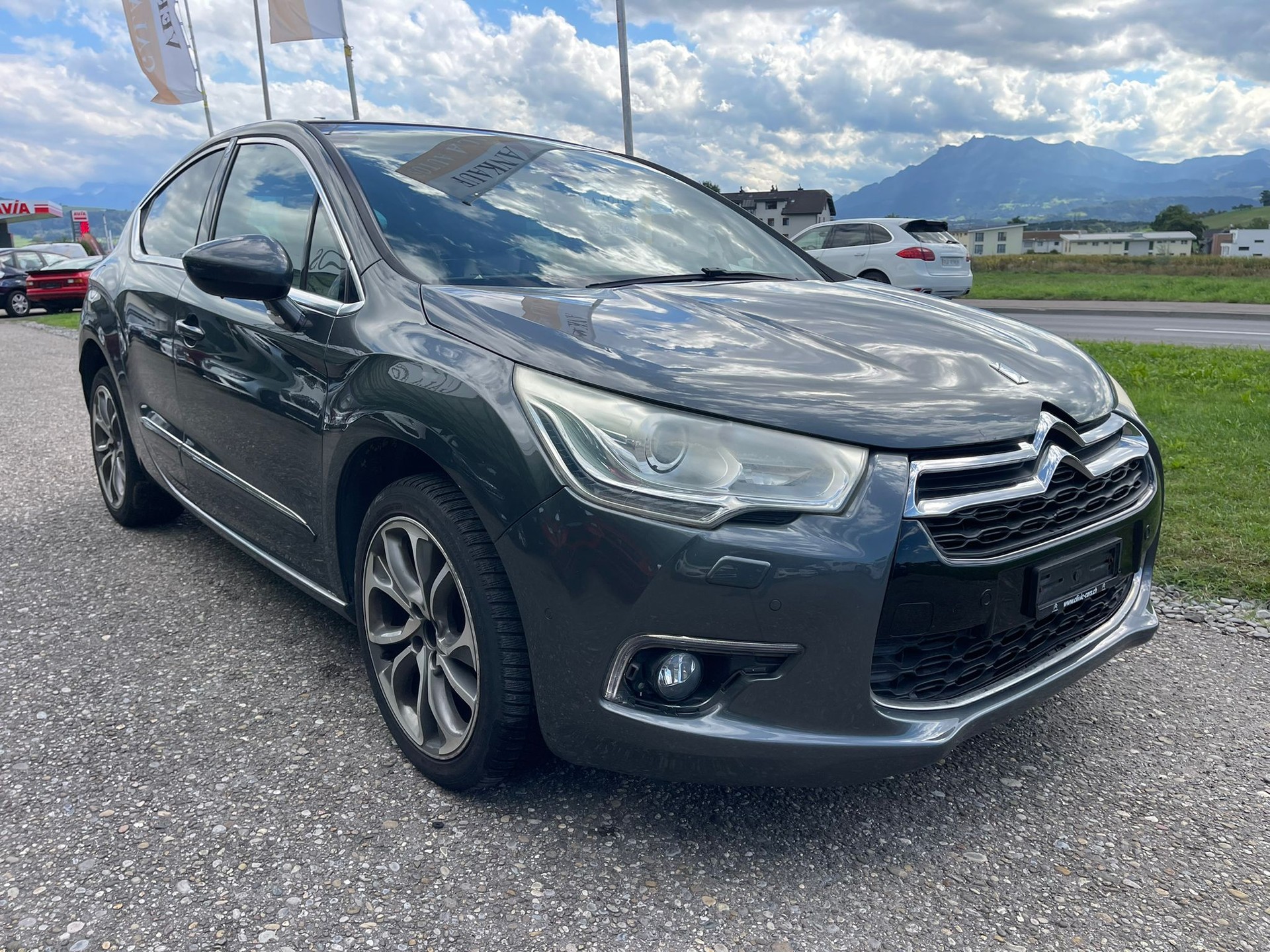 DS AUTOMOBILES DS4 2.0 HDi Sport Chic Automatic-image-2