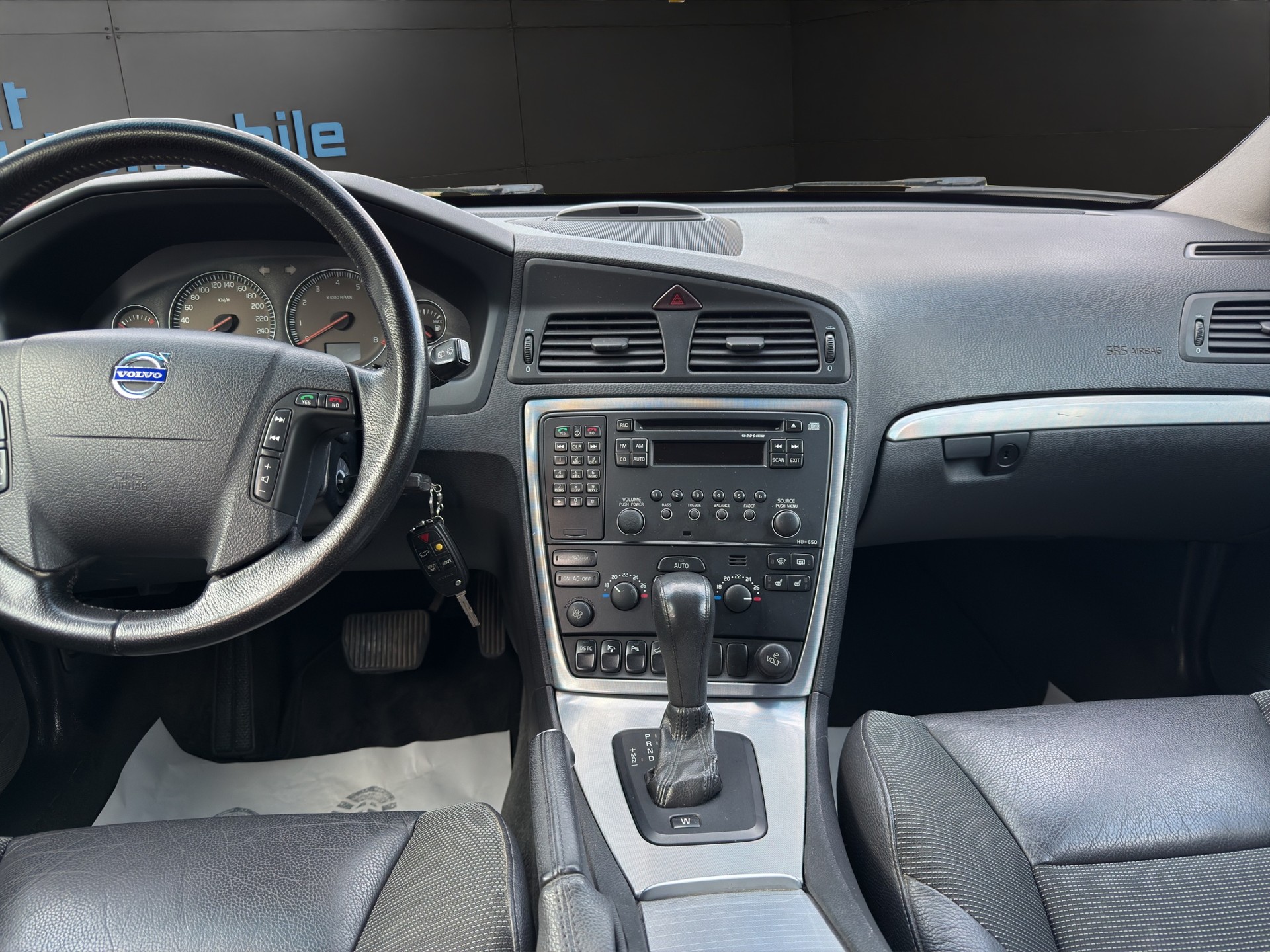 VOLVO V70 2.5T Momentum-image-12