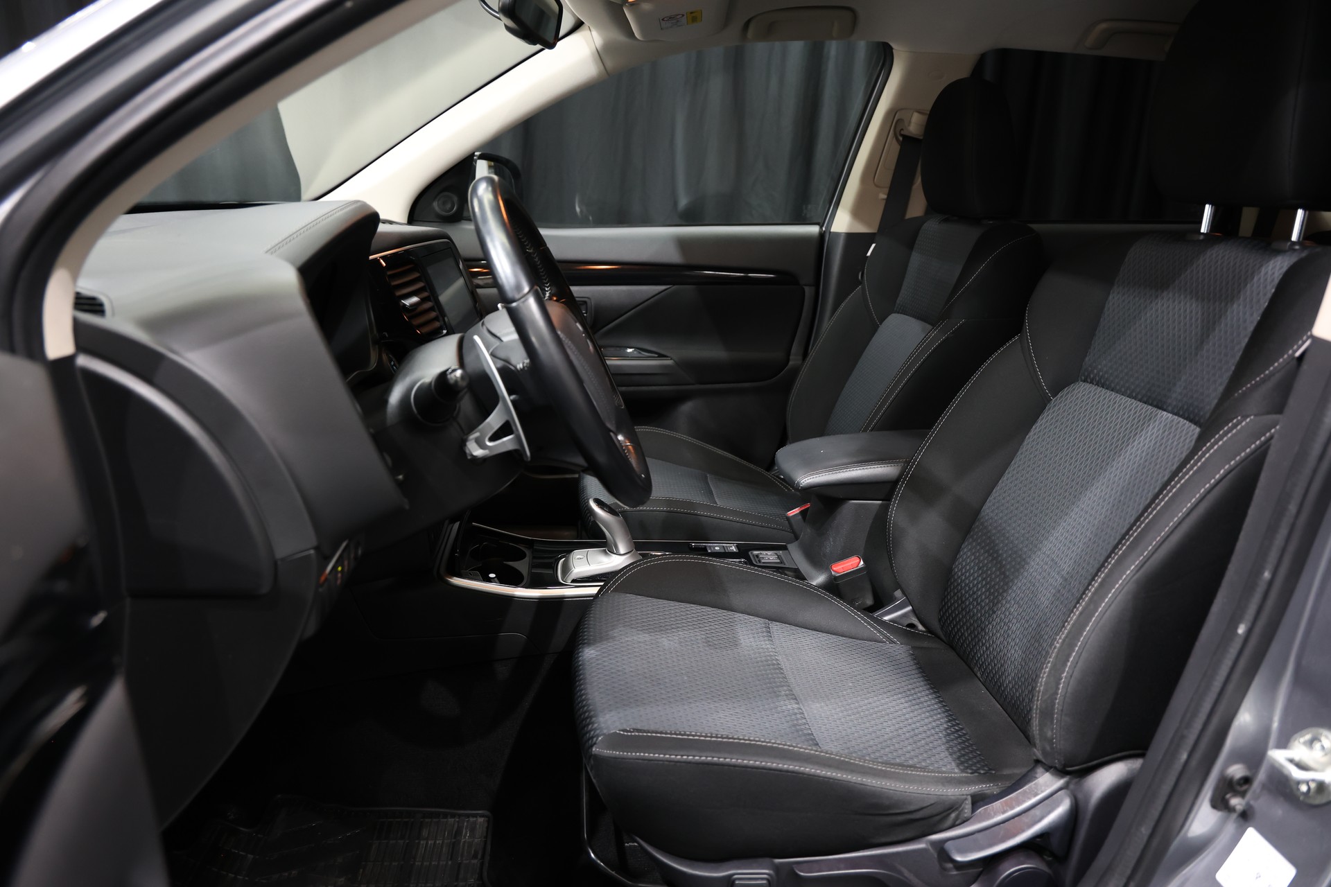 MITSUBISHI Outlander 2.4 PHEV Diamond 4WD Automatic-image-5