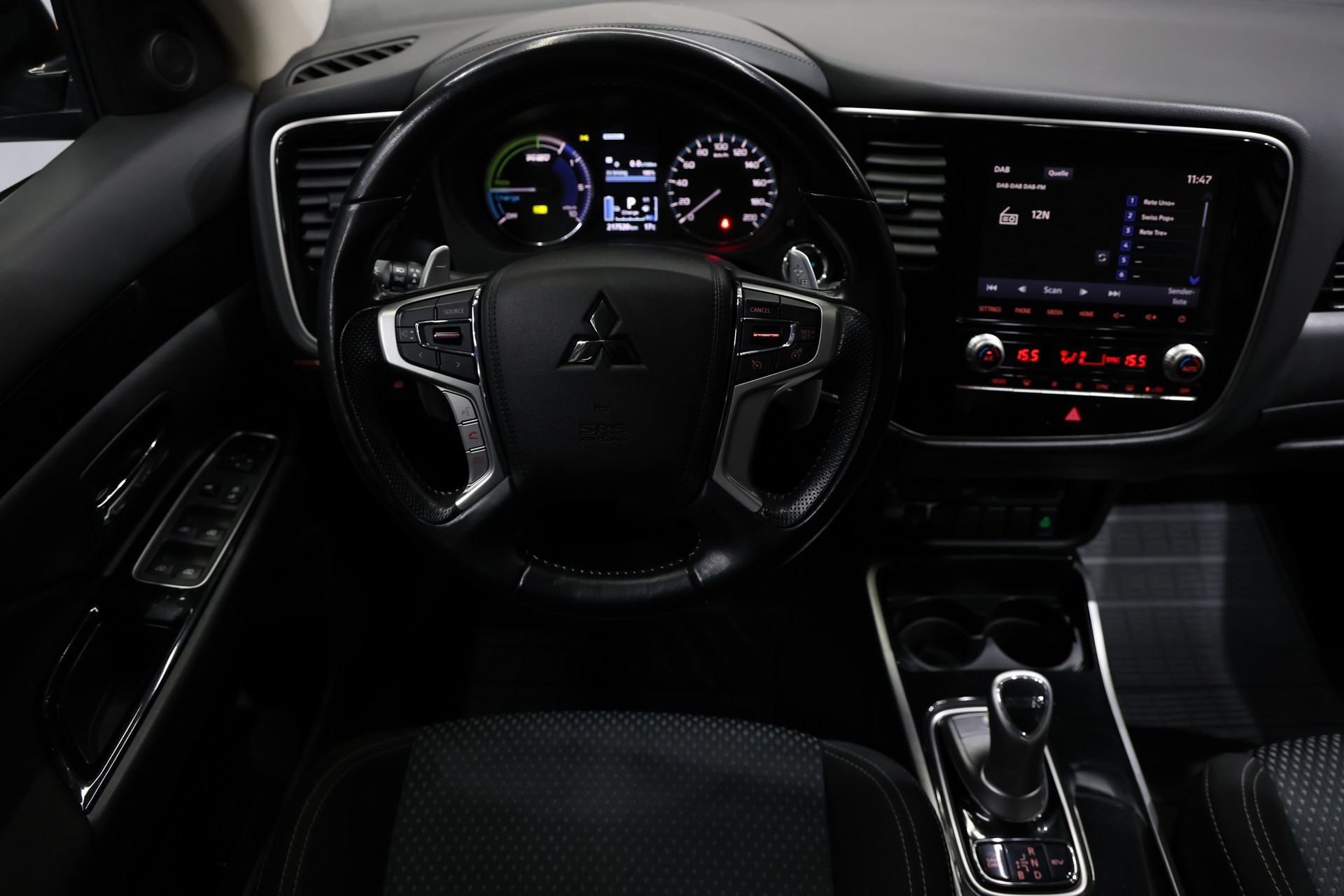 MITSUBISHI Outlander 2.4 PHEV Diamond 4WD Automatic-image-9